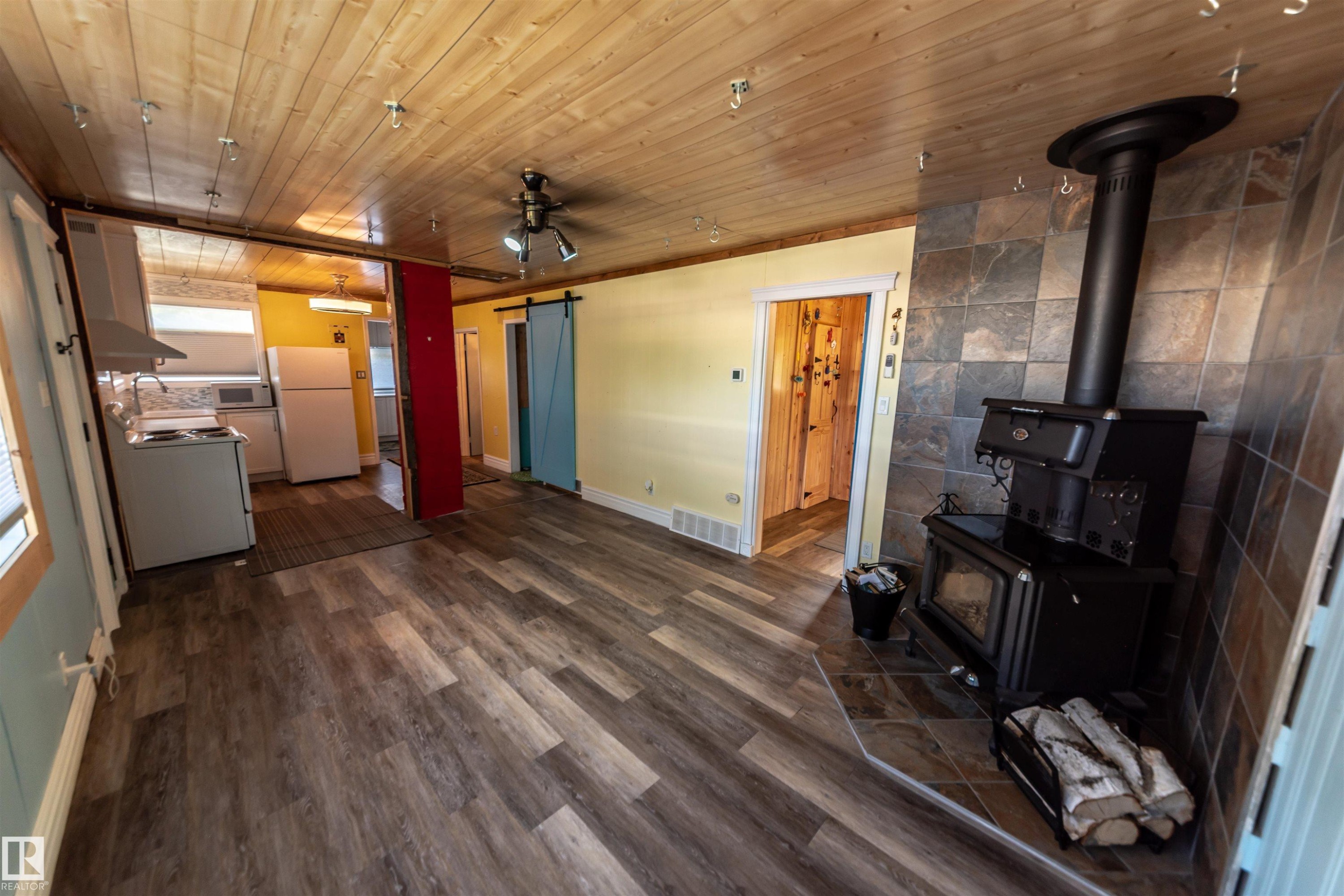 303 3 Street, Rural Lac Ste. Anne County, AB - Photo Showing Other Room