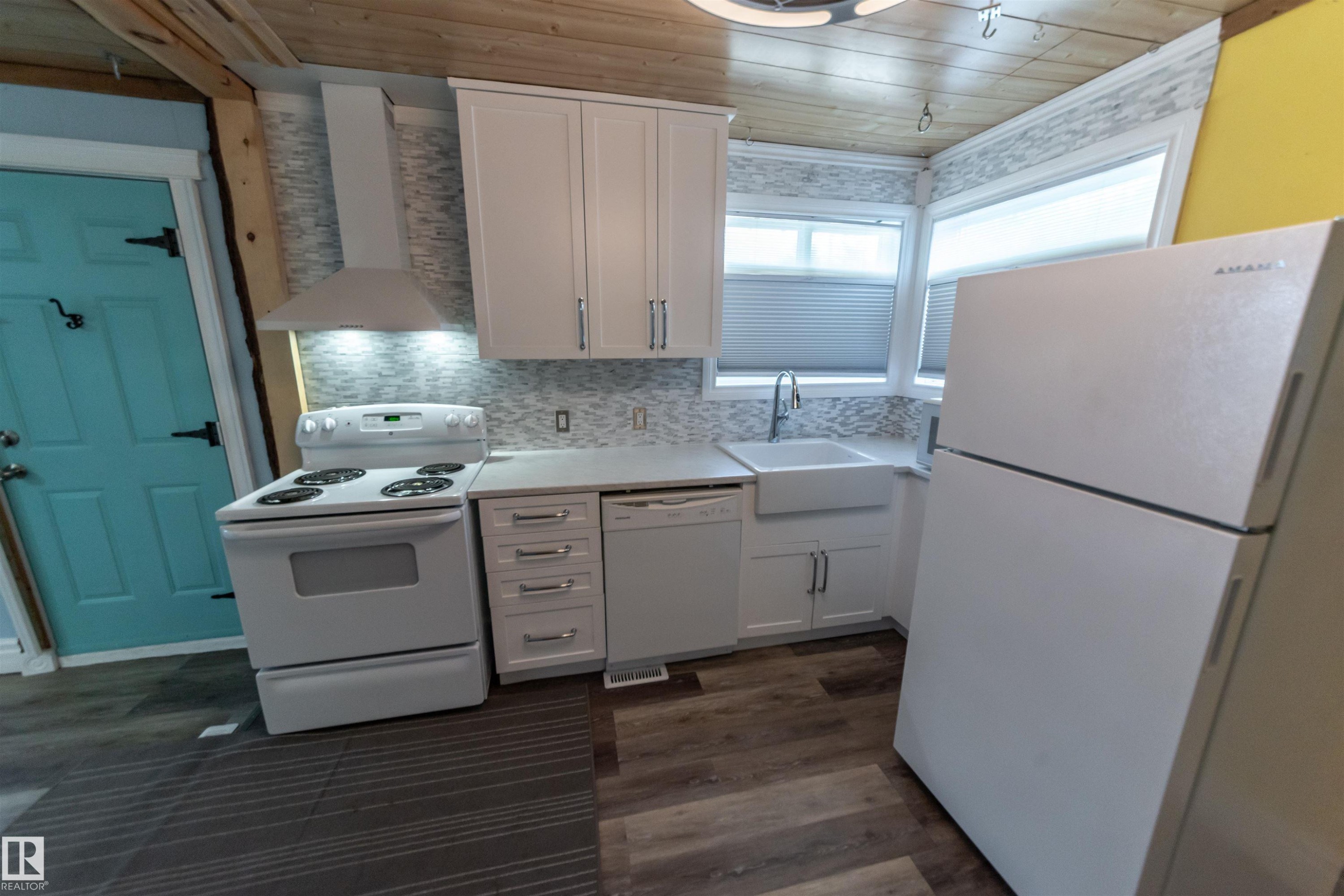 303 3 Street, Rural Lac Ste. Anne County, AB - Indoor