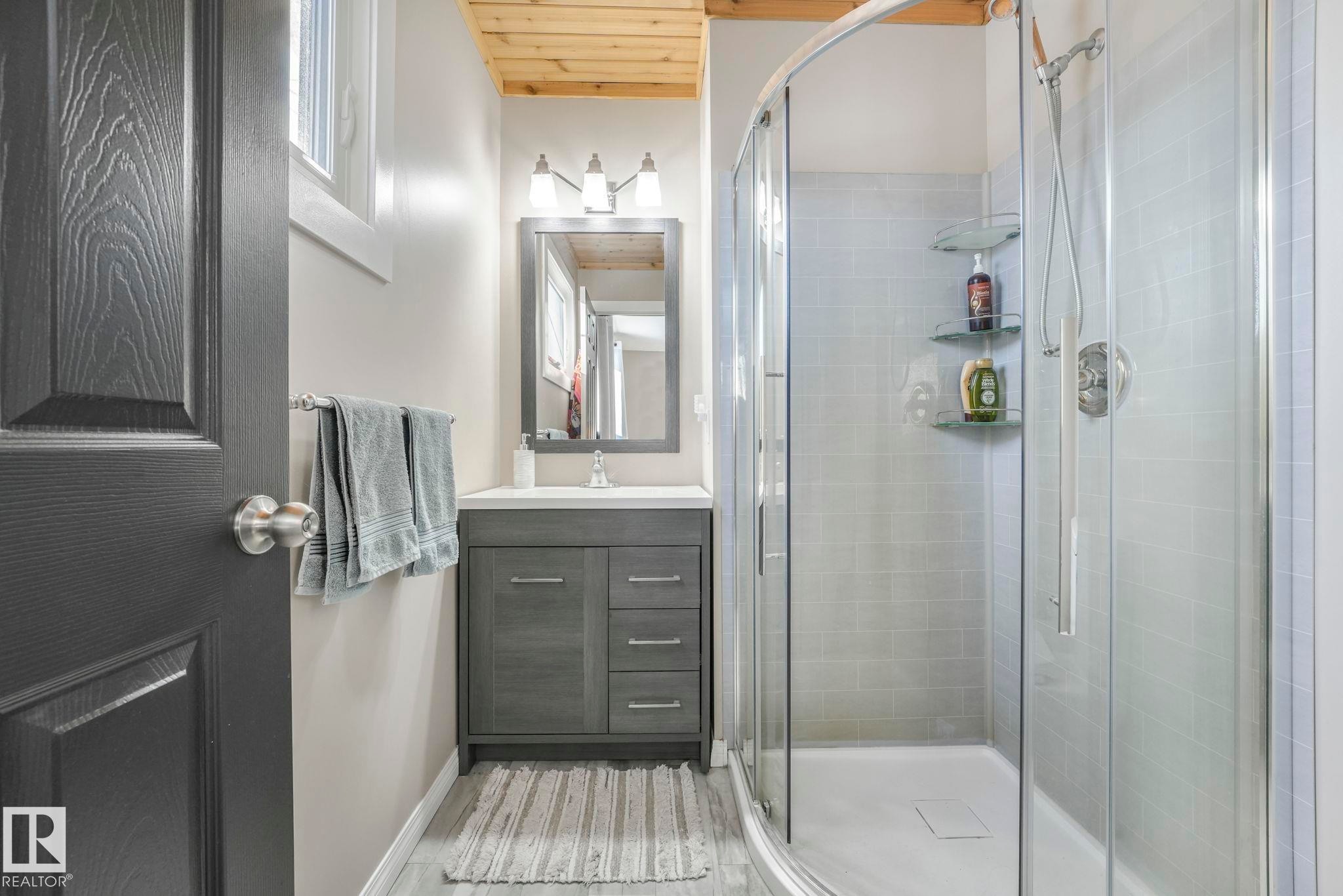 4835 60 Street, Rural Lac Ste. Anne County, AB - Indoor Photo Showing Bathroom