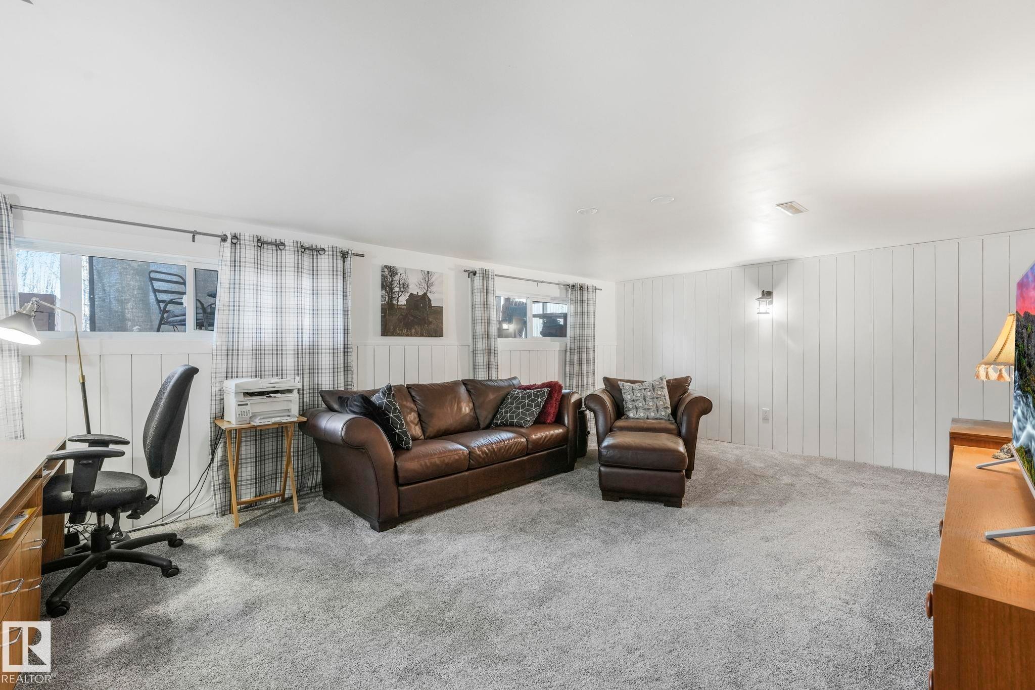 4835 60 Street, Rural Lac Ste. Anne County, AB - Indoor Photo Showing Living Room