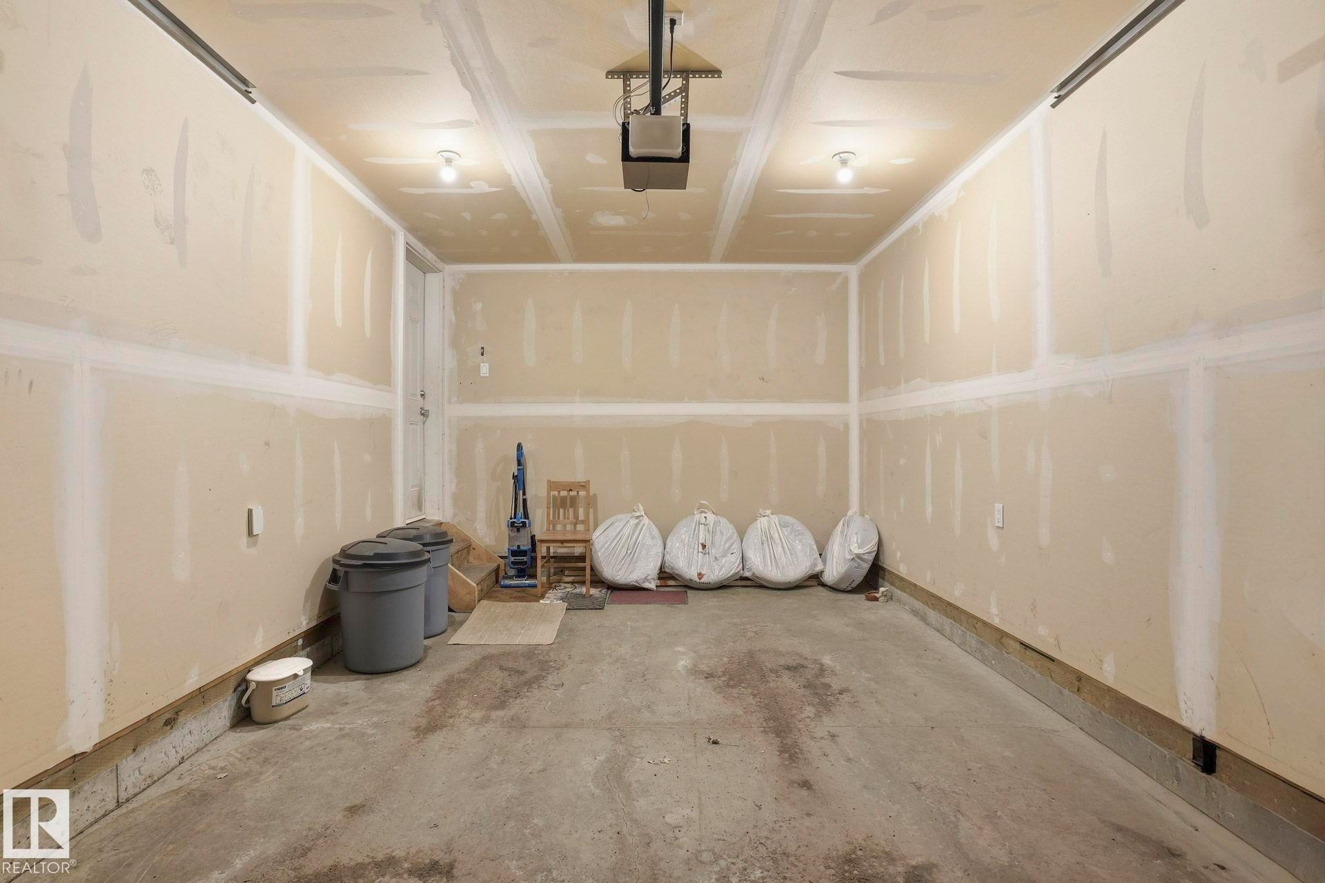 21 5120 164 Avenue, Edmonton, AB - Indoor