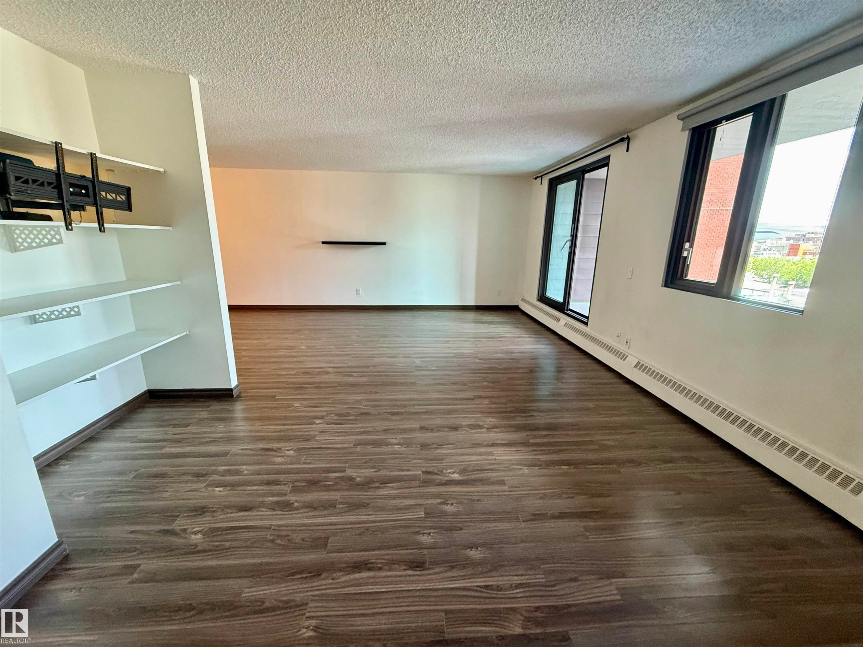 #409 10145 109 St, Edmonton, AB - Indoor Photo Showing Other Room