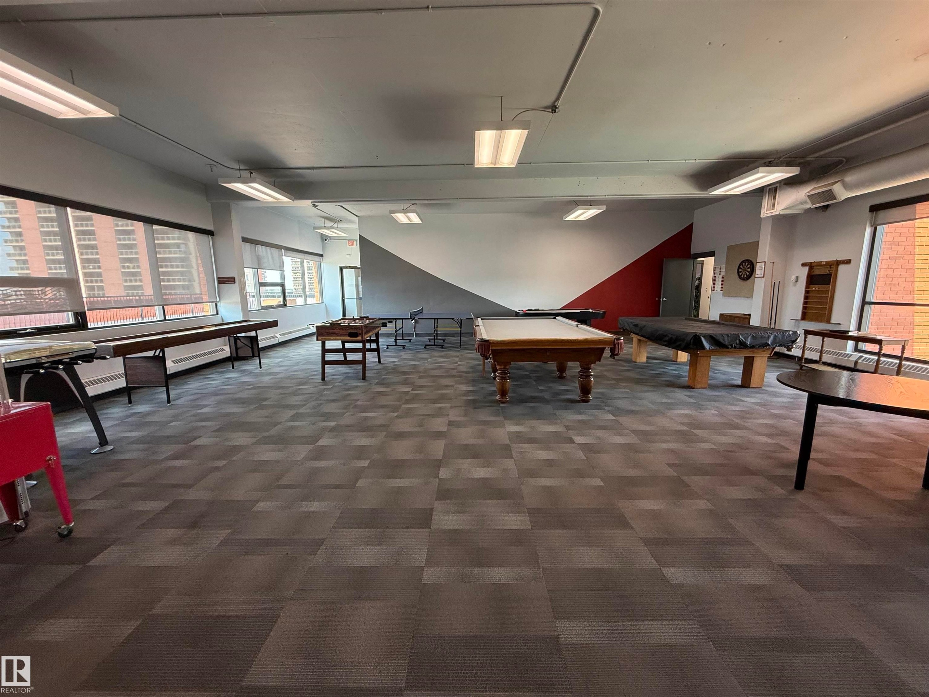 #409 10145 109 St, Edmonton, AB - Indoor Photo Showing Other Room