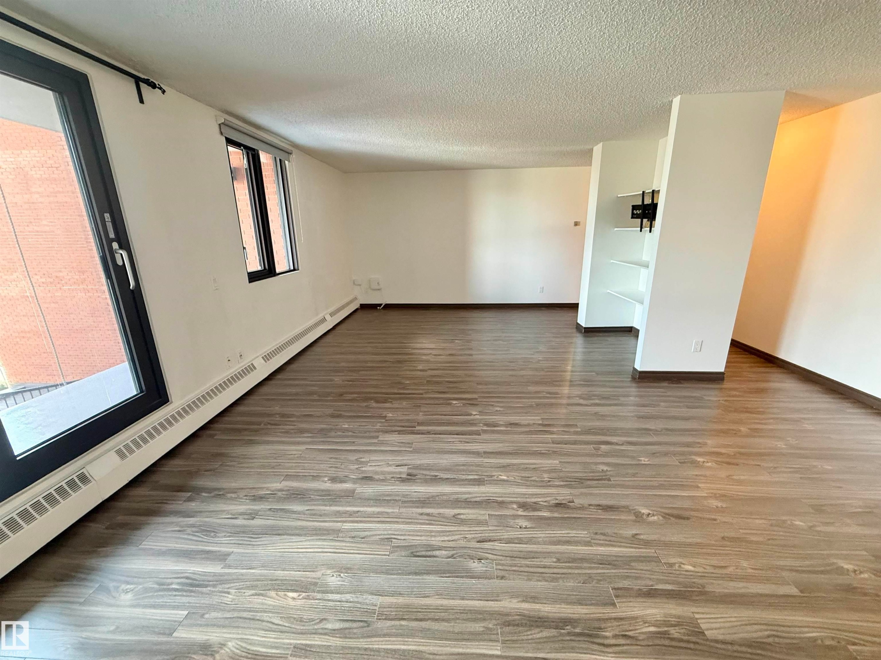 #409 10145 109 St, Edmonton, AB - Indoor Photo Showing Other Room