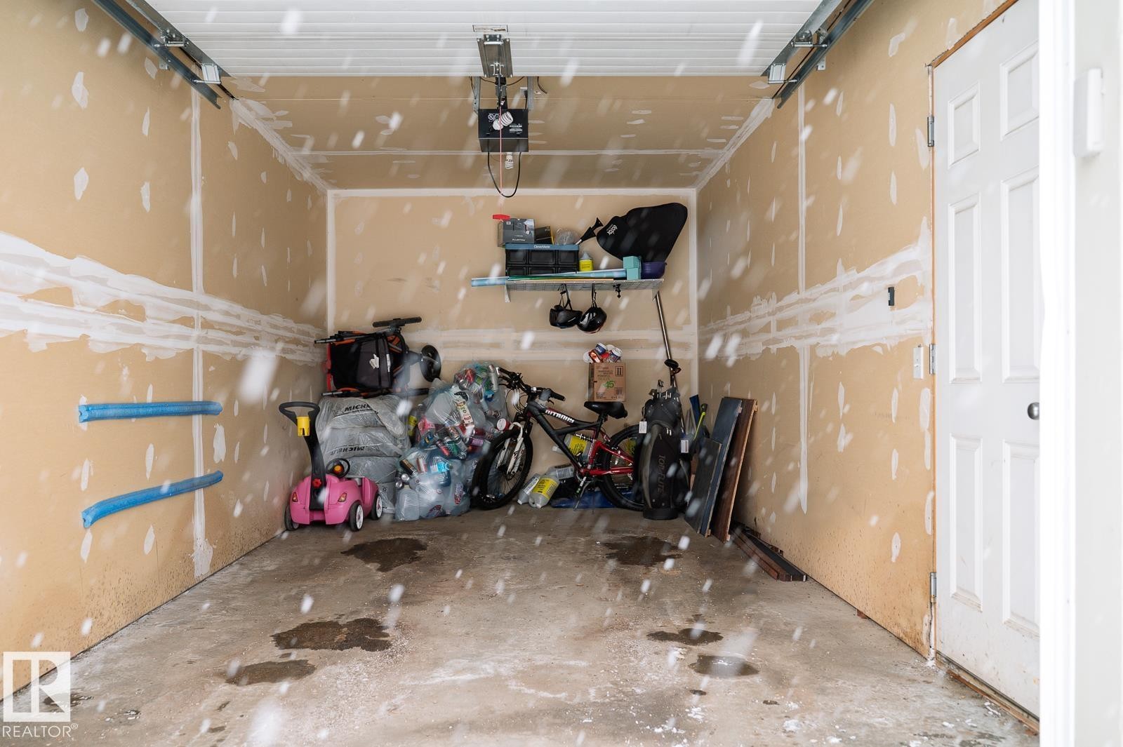 9 671 Silver Berry Road Nw, Edmonton, AB - Indoor Photo Showing Garage