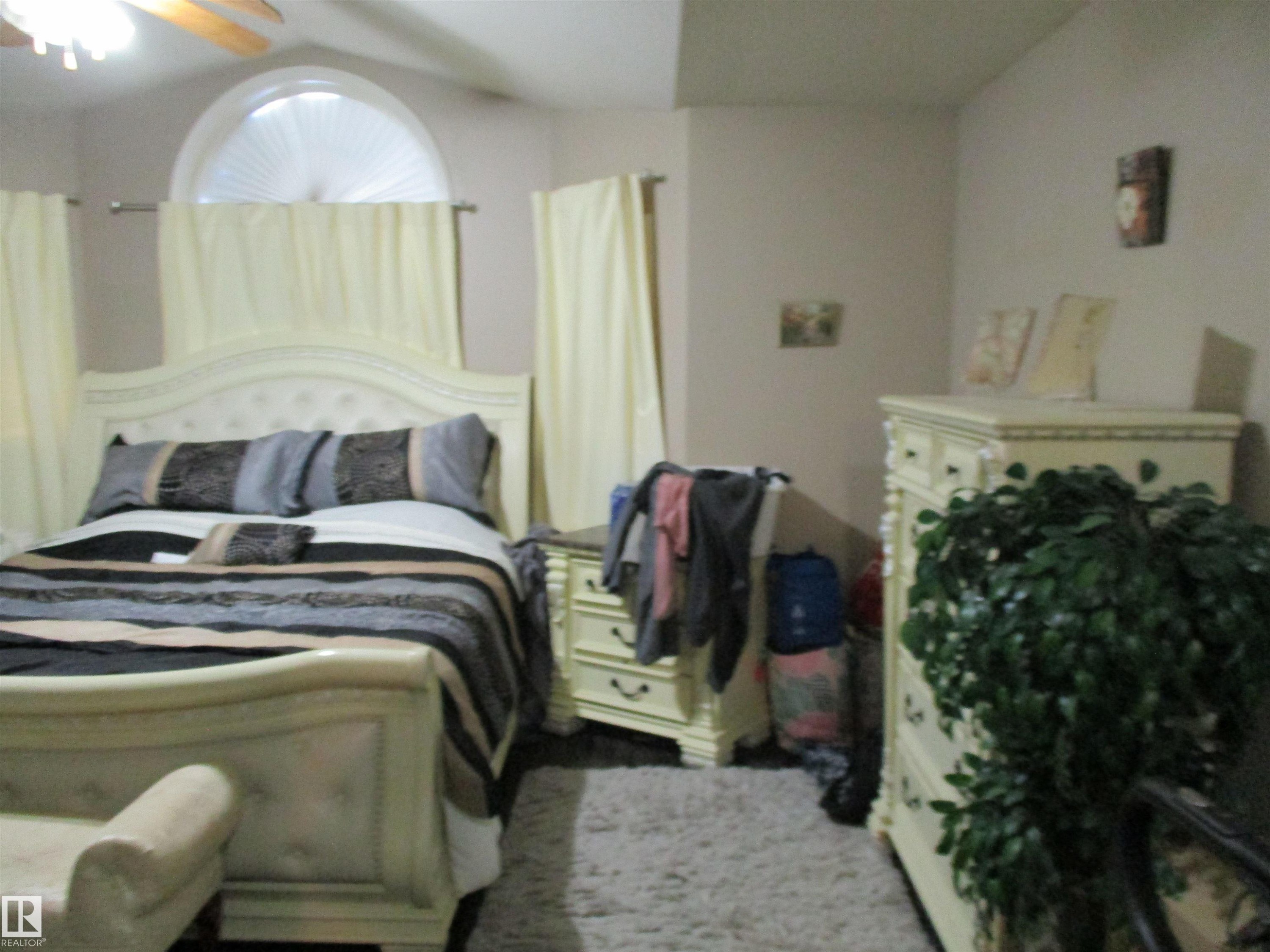 14043 134 Street, Edmonton, AB - Indoor Photo Showing Bedroom