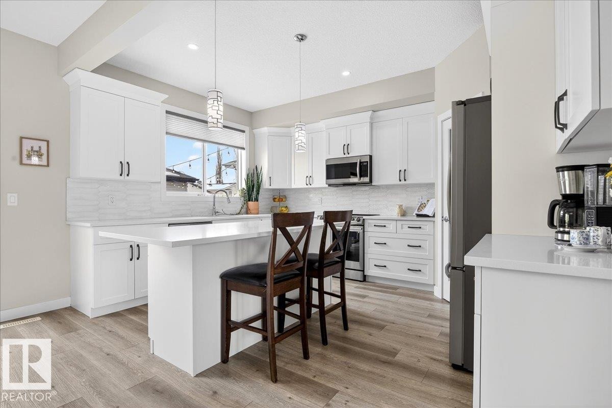 80 Maple Crescent, Gibbons, AB - Indoor Photo Showing Kitchen With Upgraded Kitchen