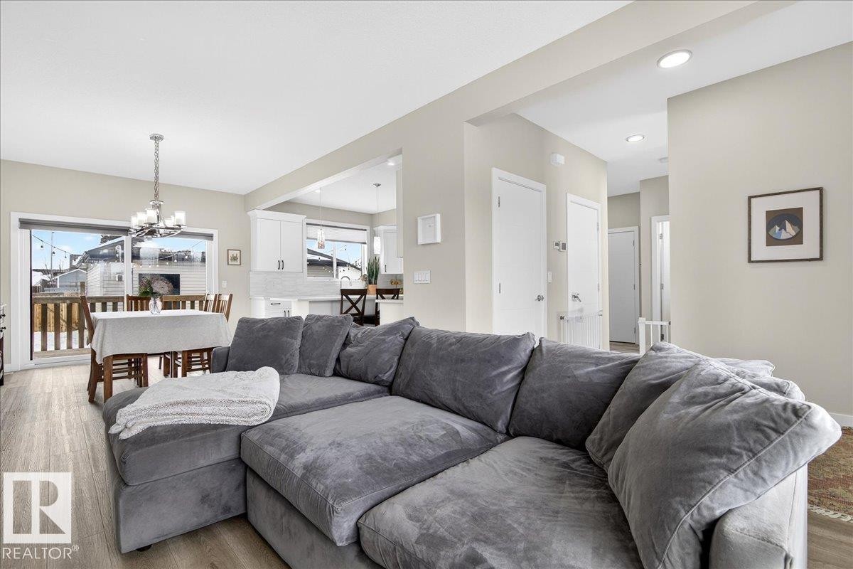 80 Maple Crescent, Gibbons, AB - Indoor Photo Showing Living Room