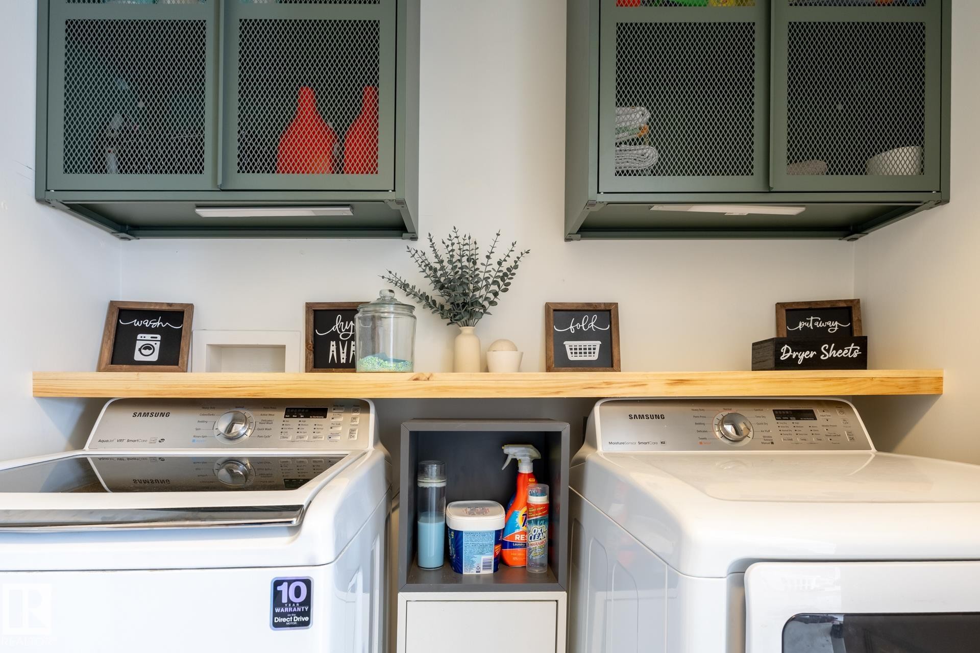 Laundry area with independent washer and dryer - 3312 17B Avenue, Edmonton, AB - Indoor Photo Showing Laundry Room