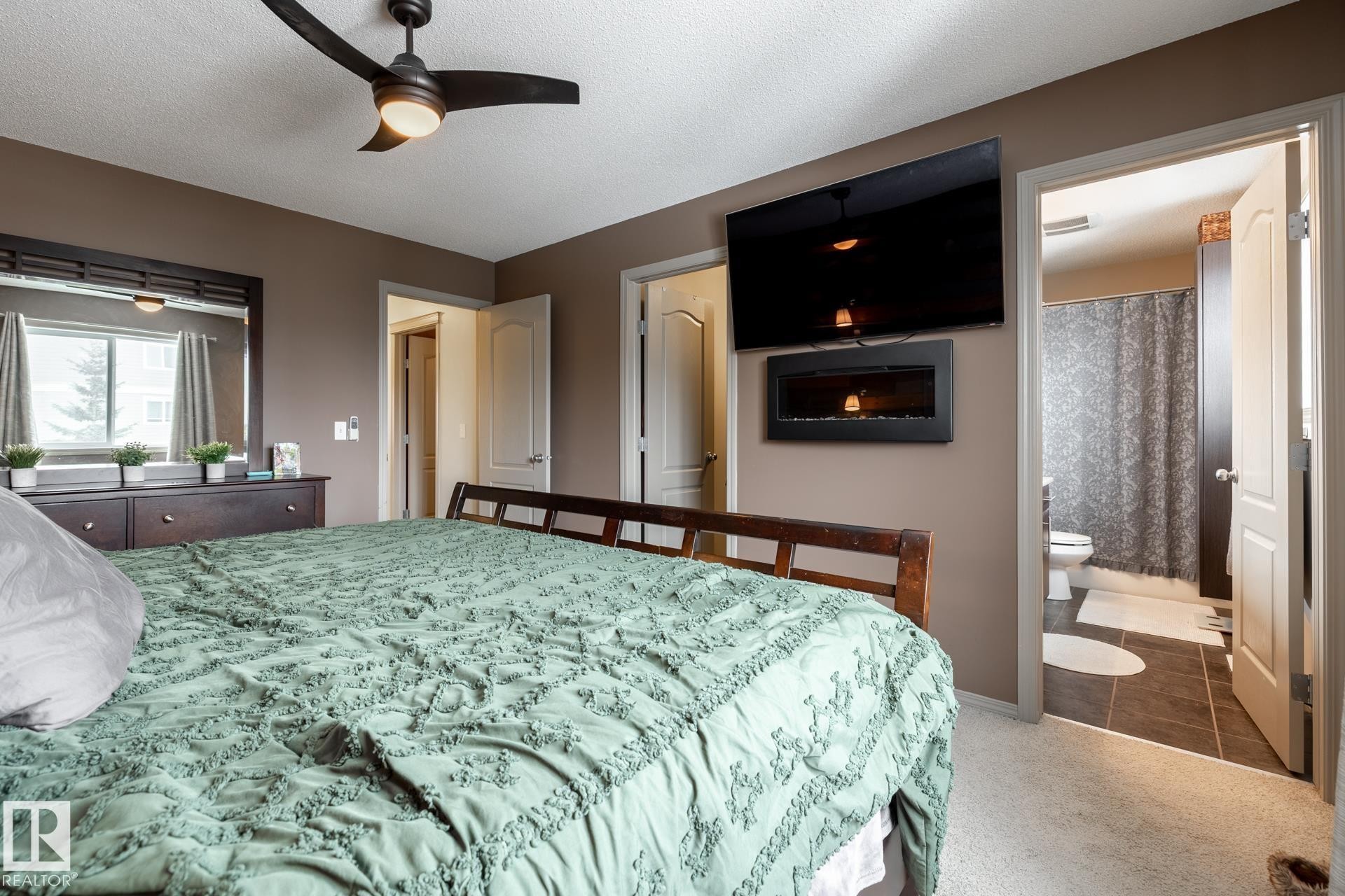 Carpeted bedroom featuring a ceiling fan and a textured ceiling - 3312 17B Avenue, Edmonton, AB - Indoor Photo Showing Bedroom