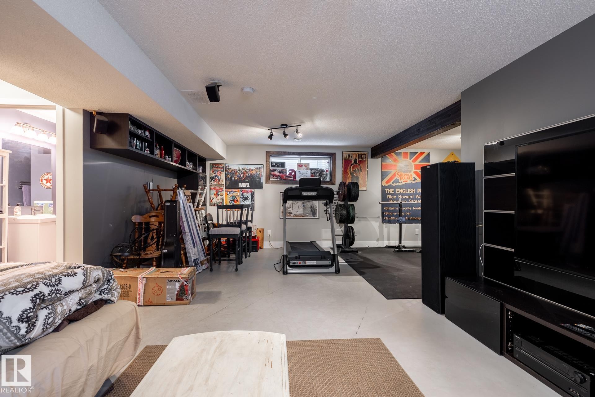 Exercise area featuring concrete floors and a textured ceiling - 3312 17B Avenue, Edmonton, AB - Indoor