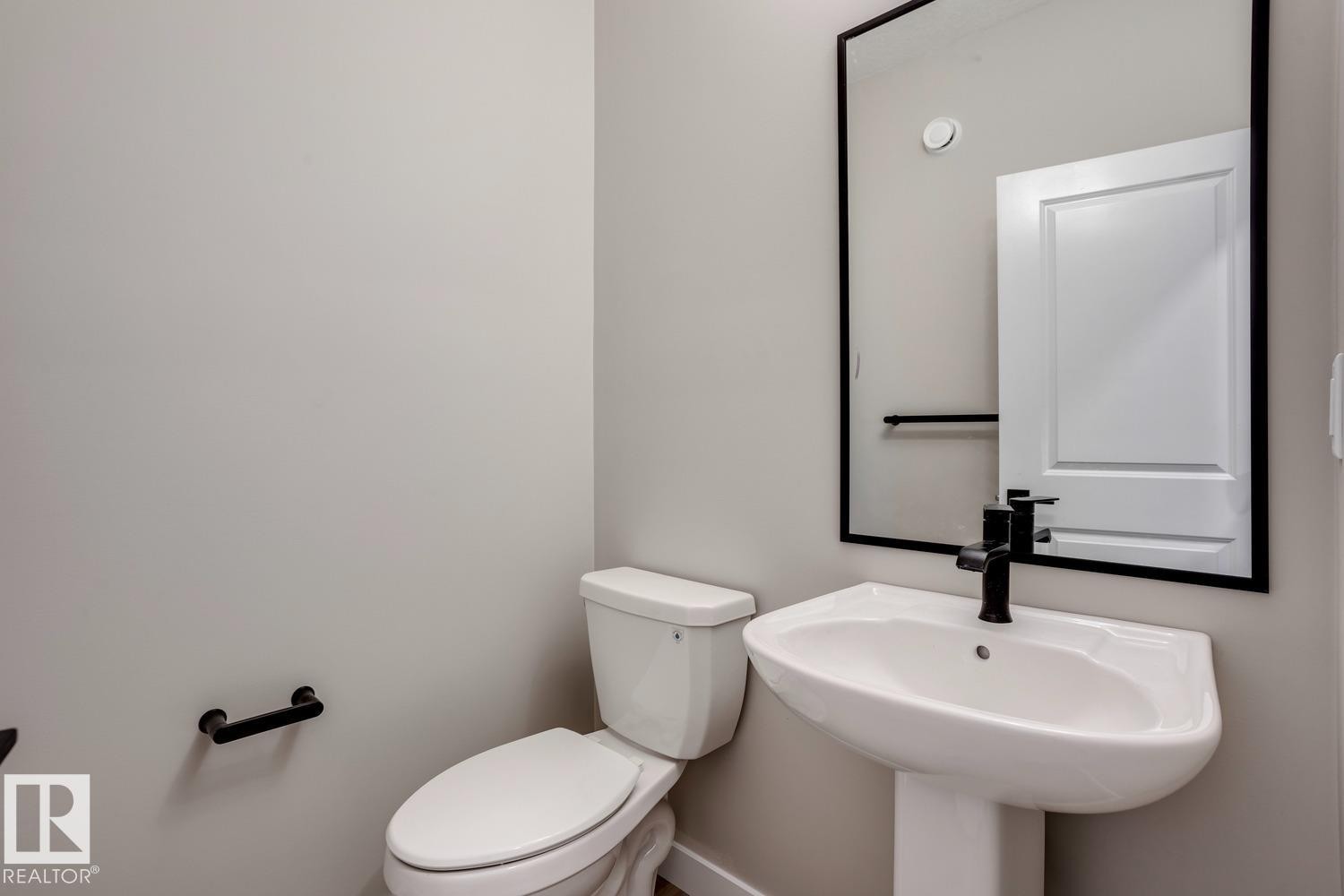 407 Brickyard Point(E), Stony Plain, AB - Indoor Photo Showing Bathroom