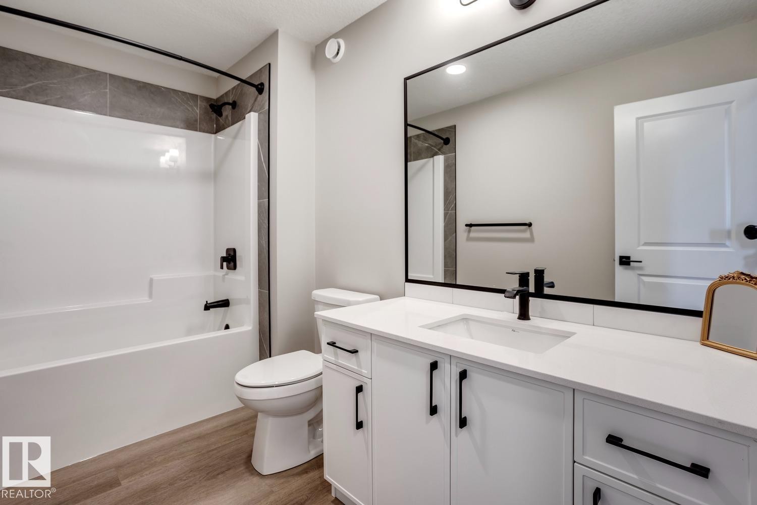 407 Brickyard Point(E), Stony Plain, AB - Indoor Photo Showing Bathroom
