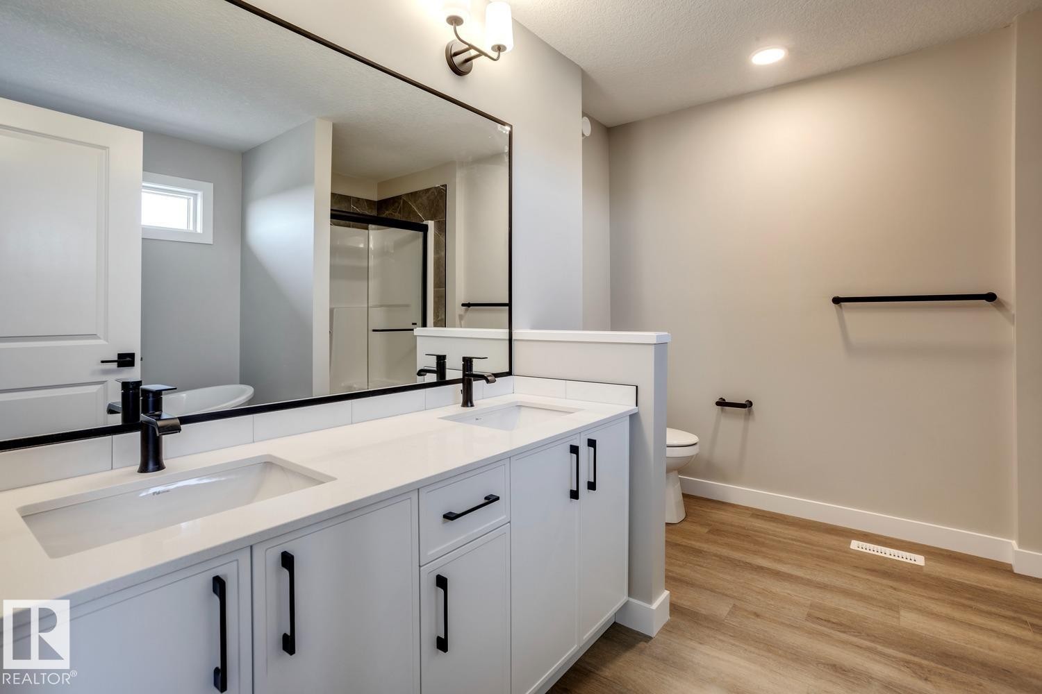 407 Brickyard Point(E), Stony Plain, AB - Indoor Photo Showing Bathroom