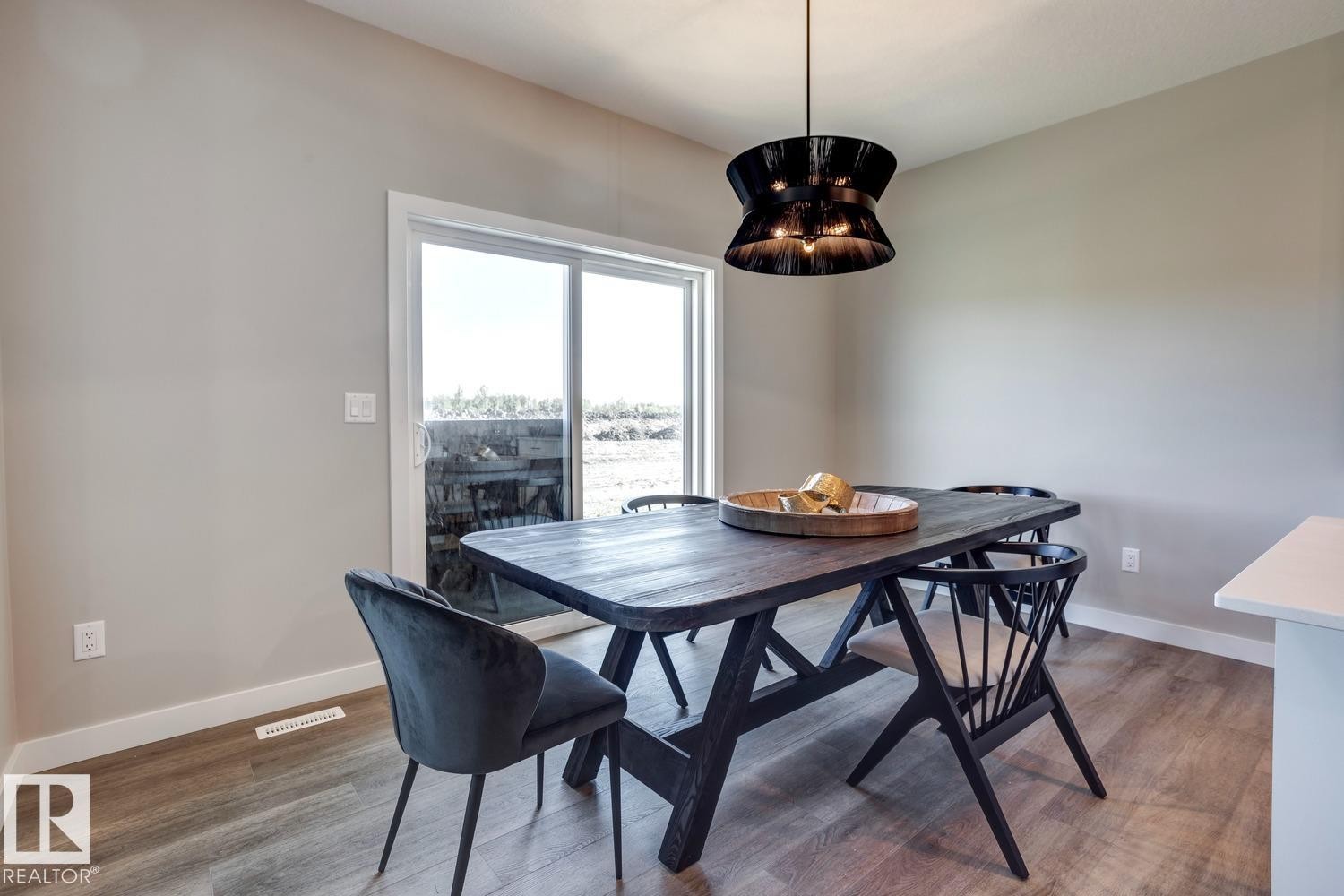 407 Brickyard Point(E), Stony Plain, AB - Indoor Photo Showing Dining Room