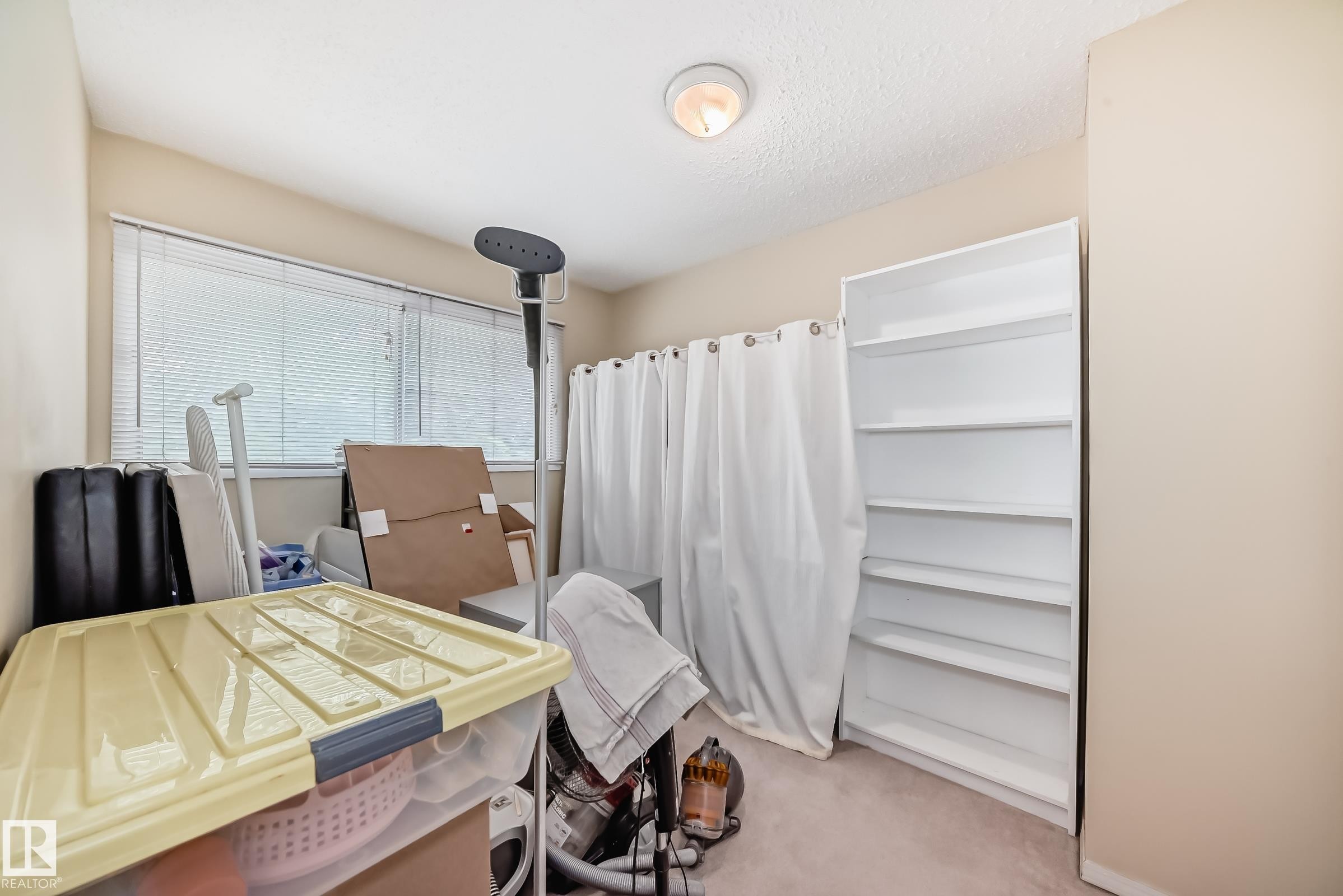 1049 Millbourne Road E, Edmonton, AB - Indoor