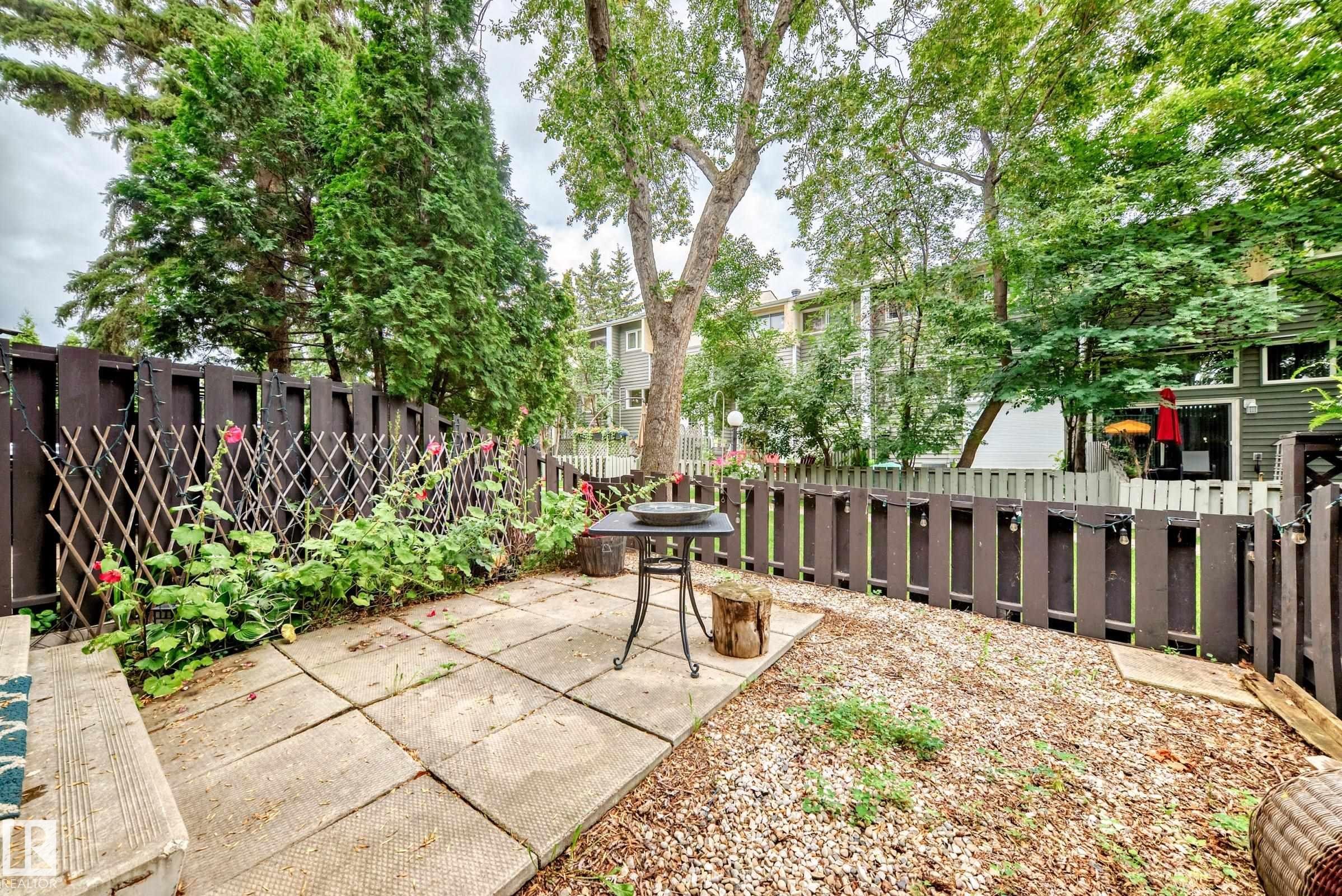 1049 Millbourne Road E, Edmonton, AB - Outdoor