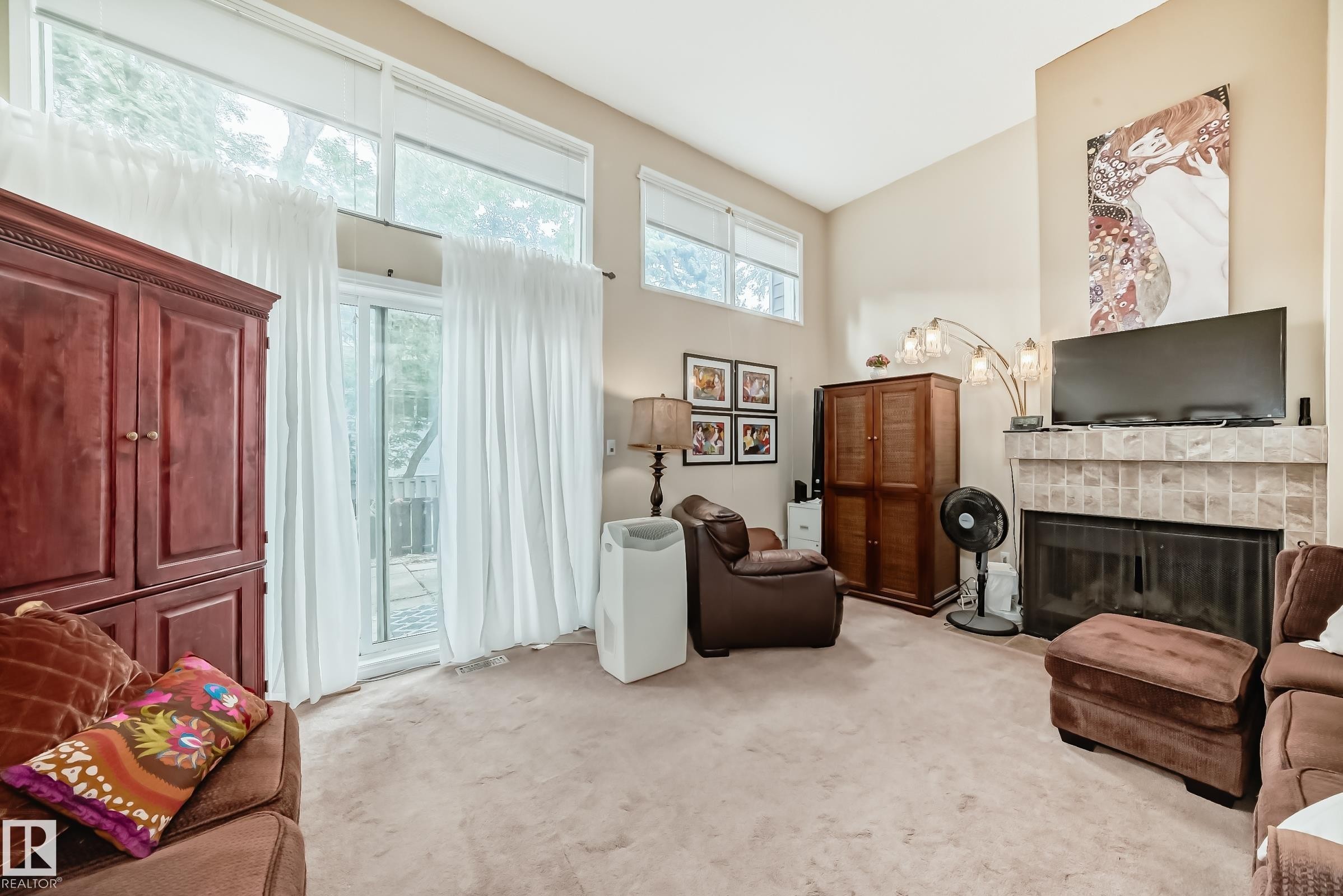 1049 Millbourne Road E, Edmonton, AB - Indoor