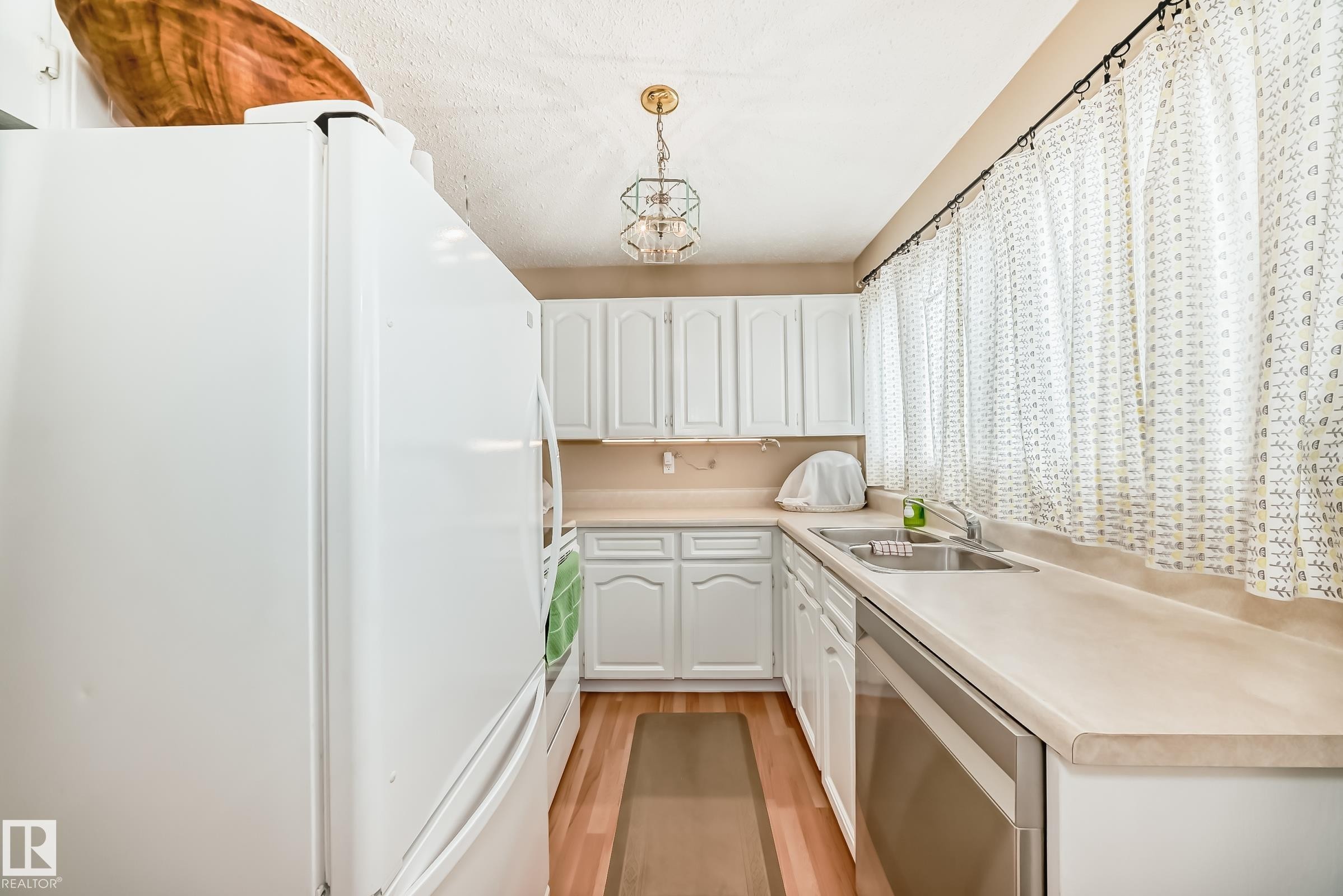 1049 Millbourne Road E, Edmonton, AB - Indoor Photo Showing Kitchen With Double Sink