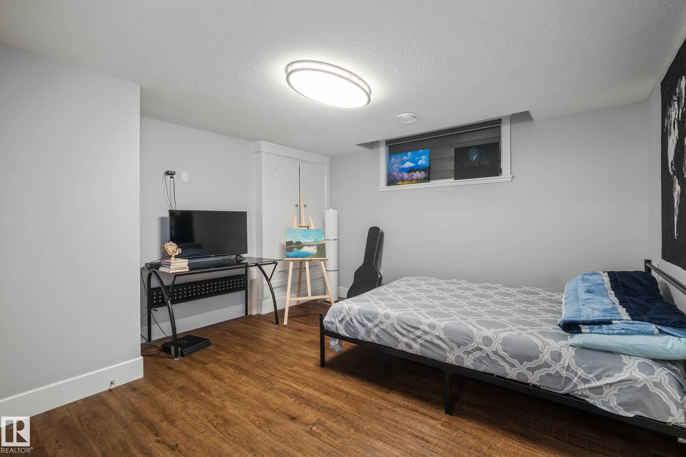 Bedroom featuring a textured ceiling and wood finished floors - 4086 Whispering River Drive, Edmonton, AB - Indoor Photo Showing Bedroom