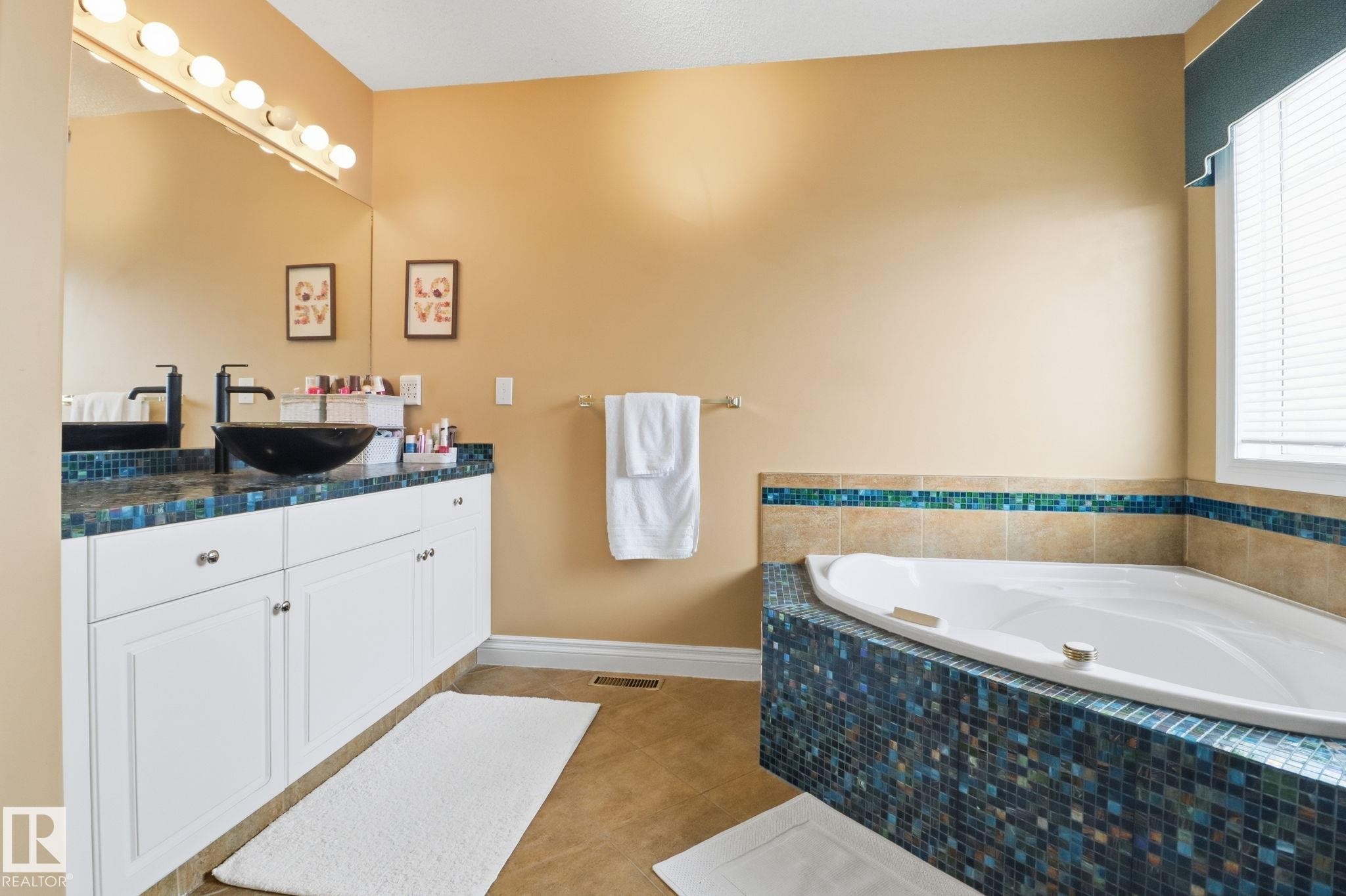 38 882 Ryan Place, Edmonton, AB - Indoor Photo Showing Bathroom