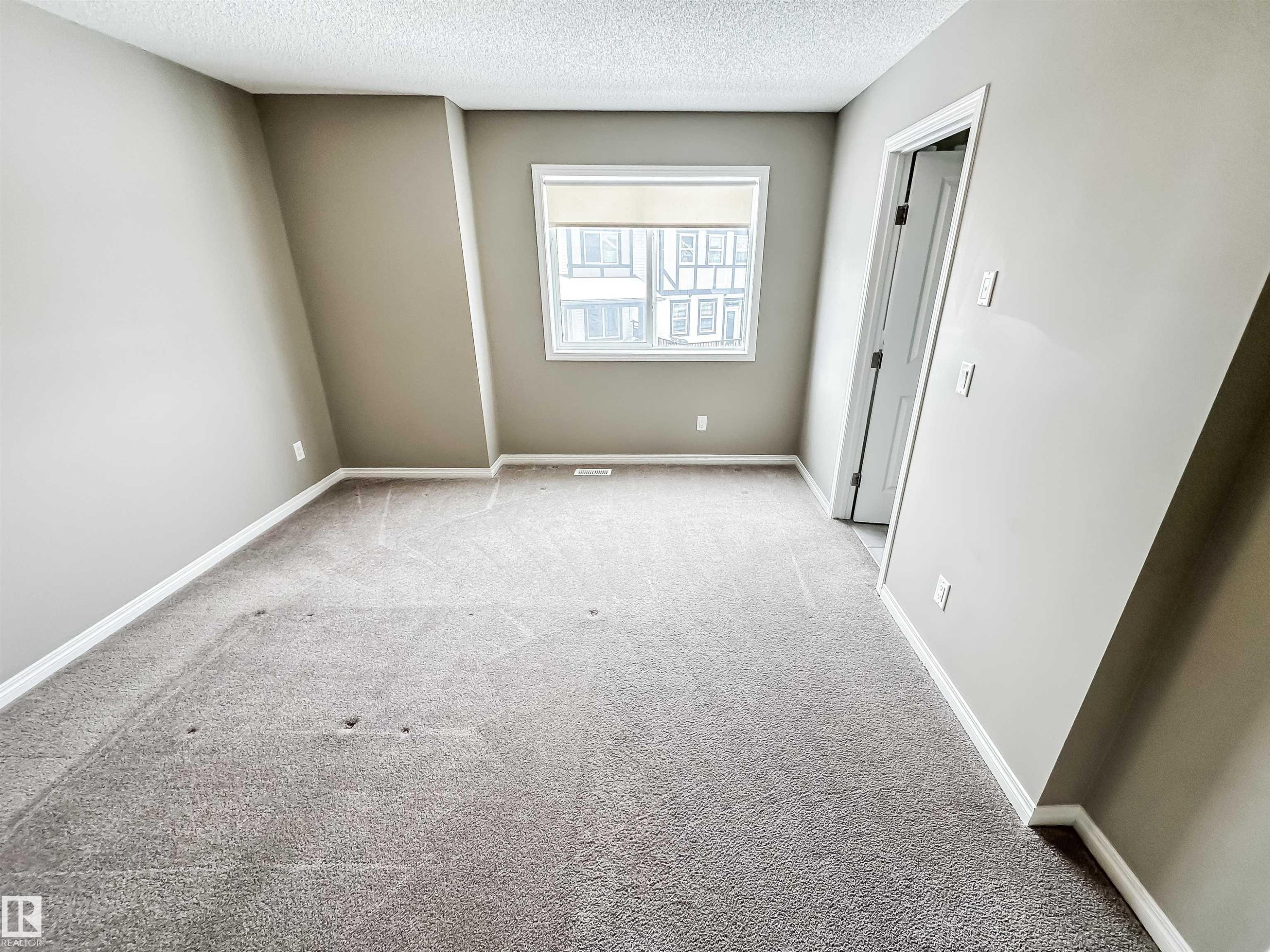 100 2072 Wonnacott Way, Edmonton, AB - Indoor Photo Showing Other Room