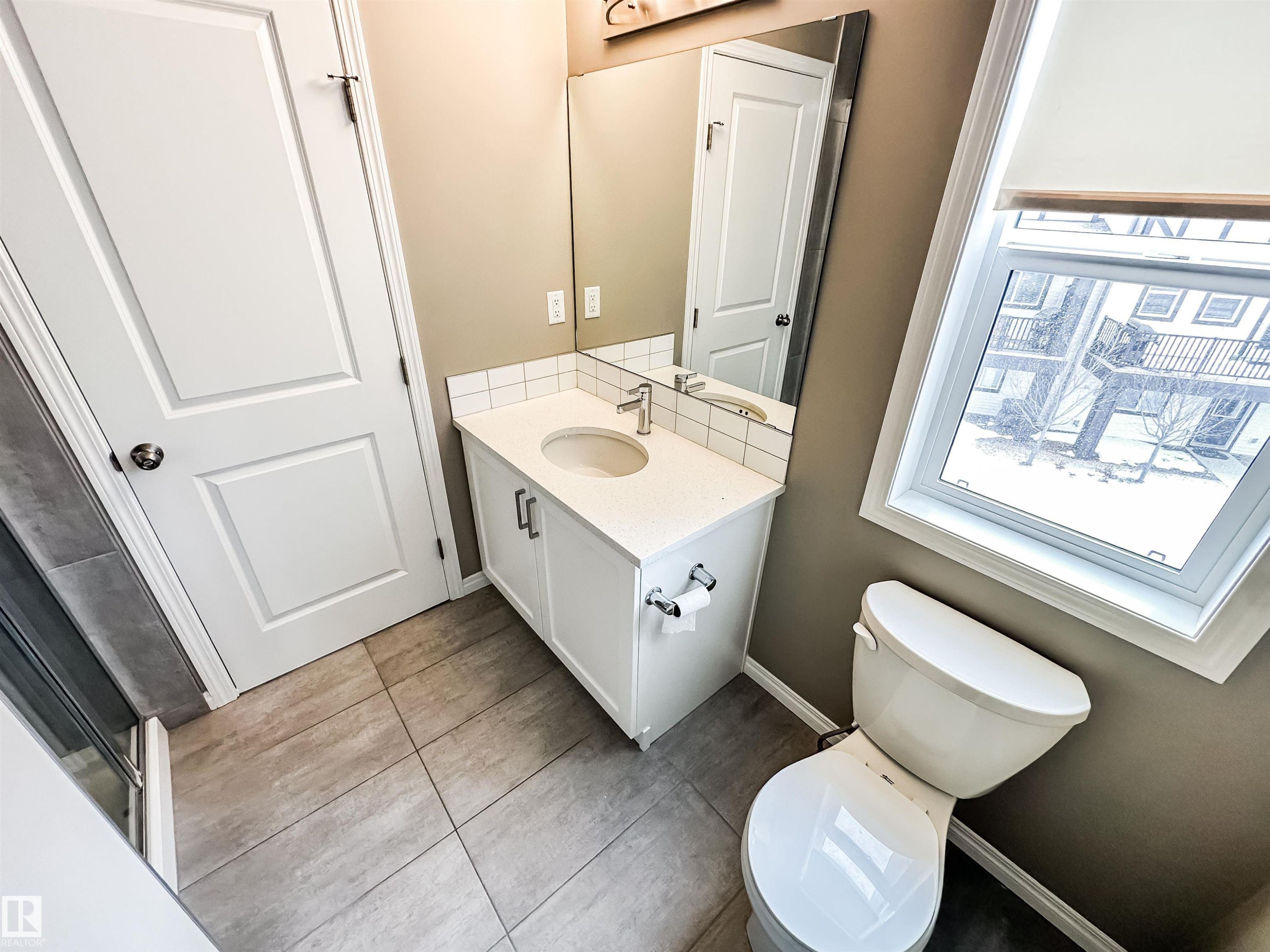 100 2072 Wonnacott Way, Edmonton, AB - Indoor Photo Showing Bathroom