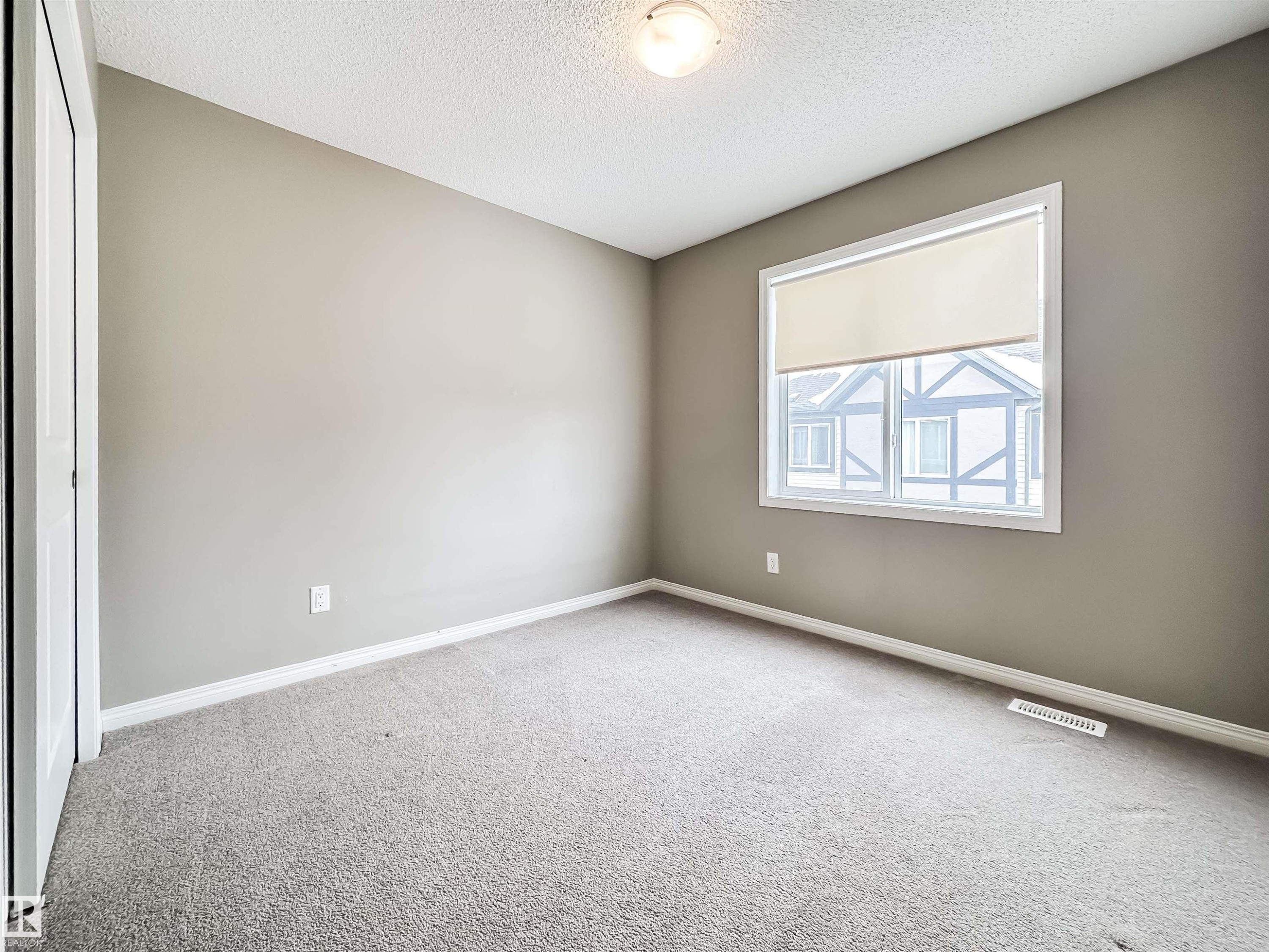 100 2072 Wonnacott Way, Edmonton, AB - Indoor Photo Showing Other Room