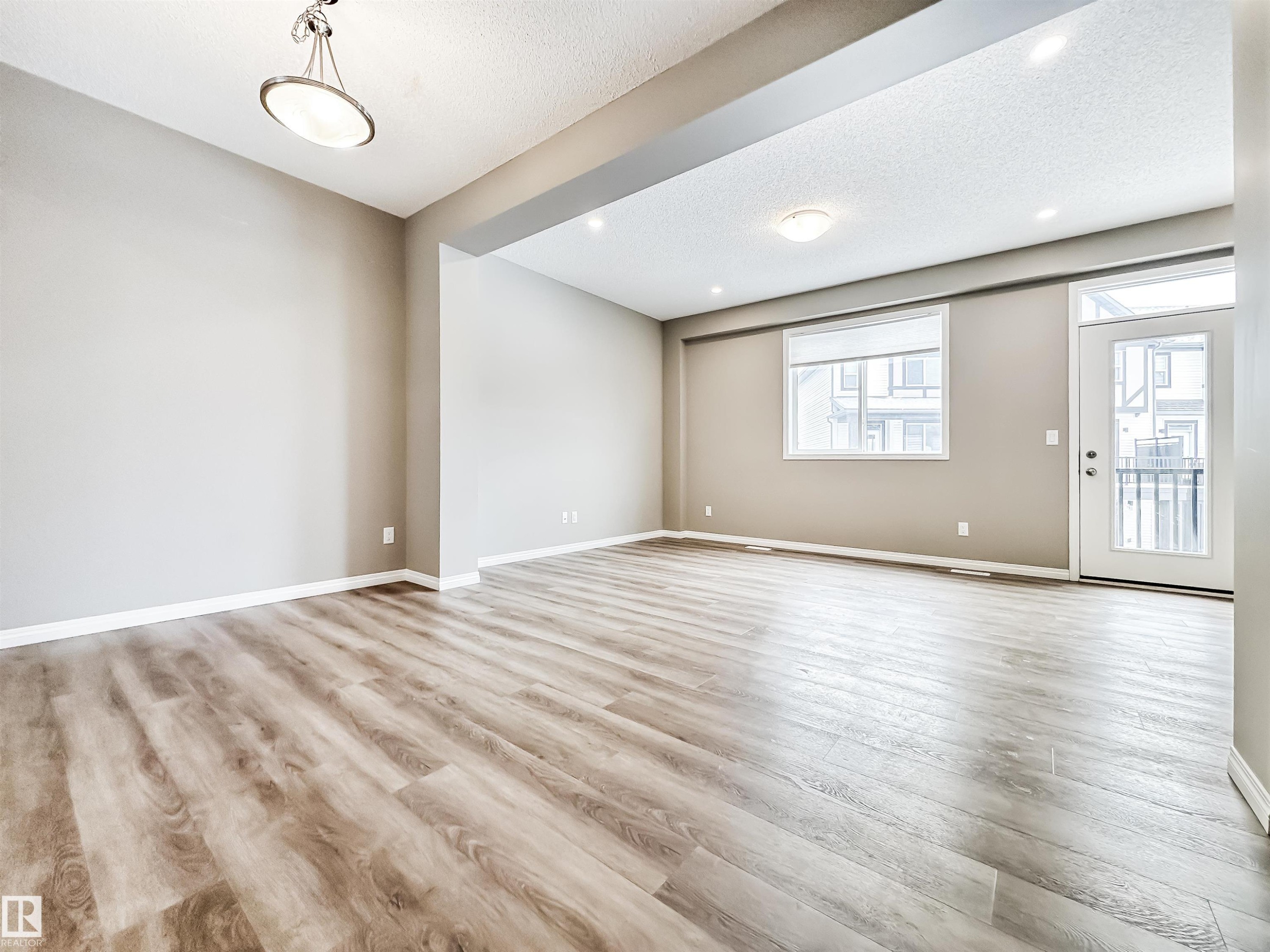 100 2072 Wonnacott Way, Edmonton, AB - Indoor Photo Showing Other Room