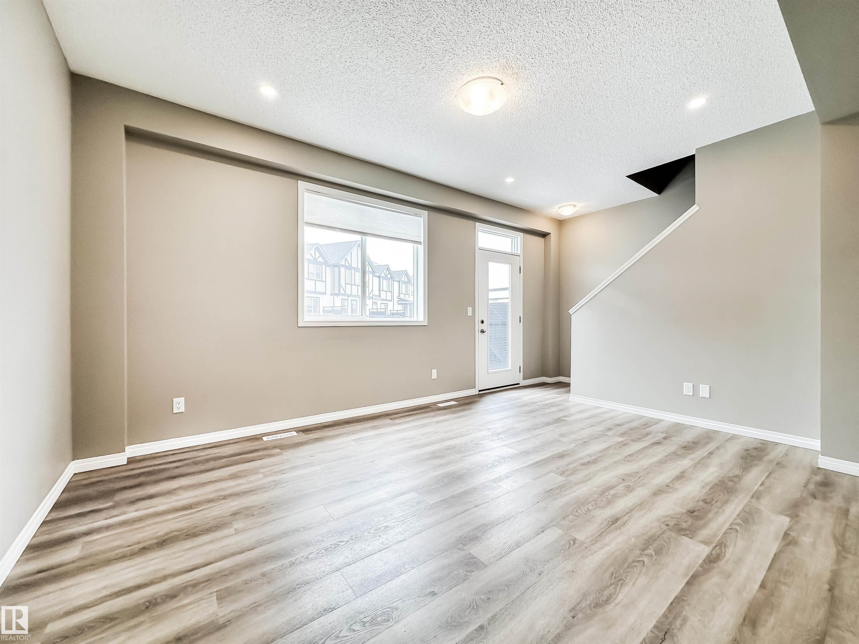 100 2072 Wonnacott Way, Edmonton, AB - Indoor Photo Showing Other Room
