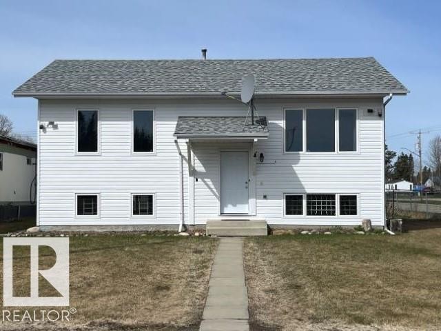 Raised ranch with a shingled roof and a front yard - 130 1 Street, Blue Ridge, AB - Outdoor