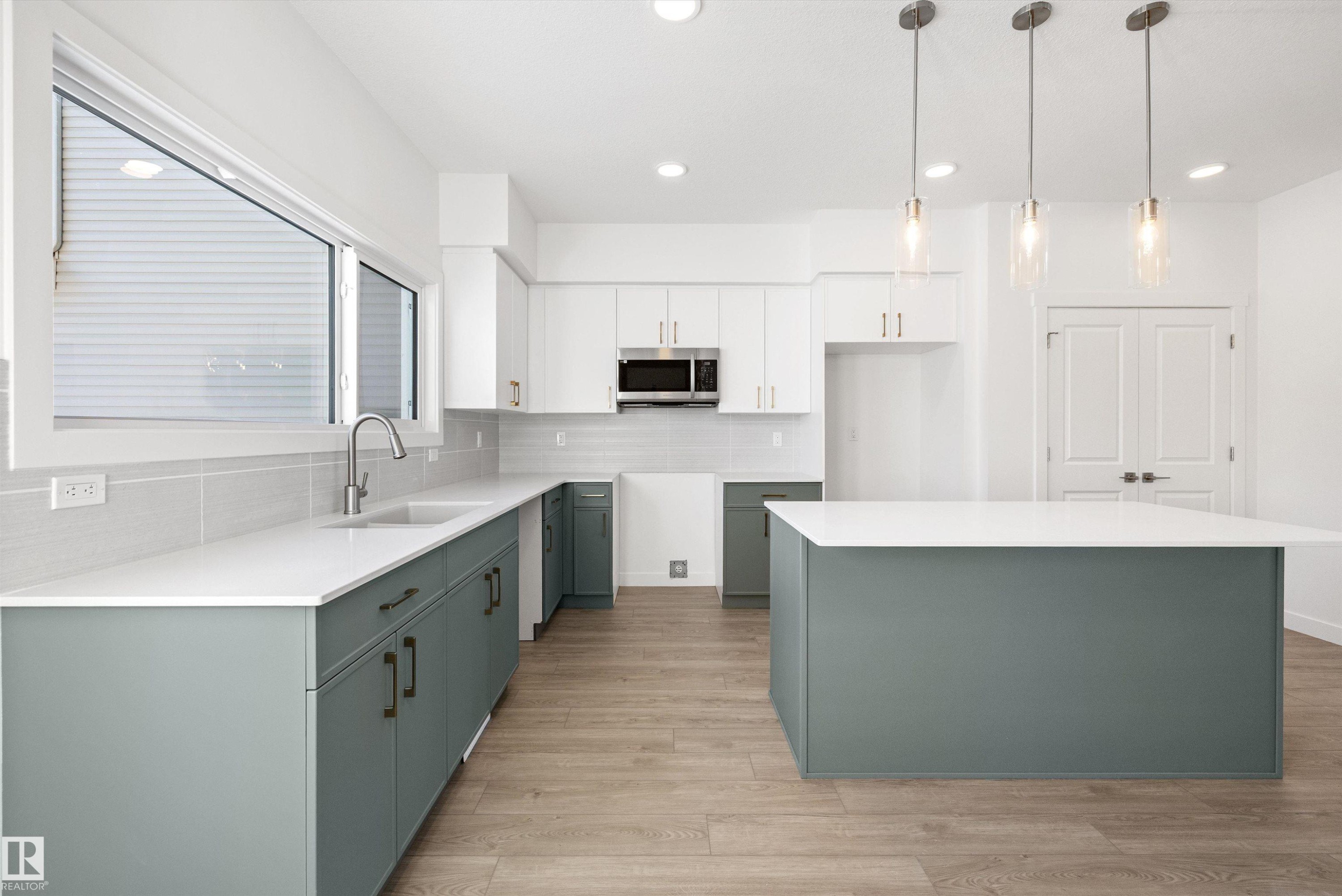 4594 Warbler Loop, Edmonton, AB - Indoor Photo Showing Kitchen With Upgraded Kitchen