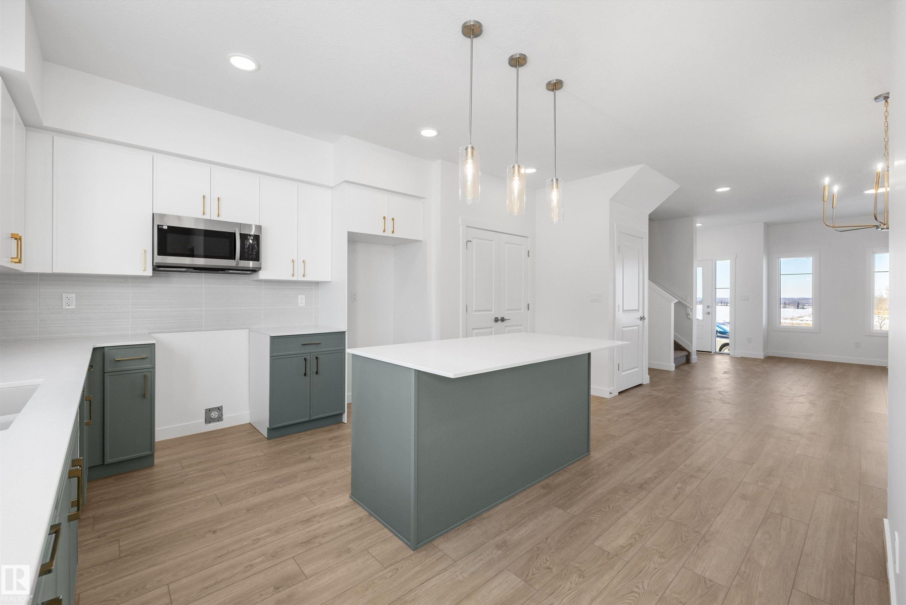 4594 Warbler Loop, Edmonton, AB - Indoor Photo Showing Kitchen With Upgraded Kitchen