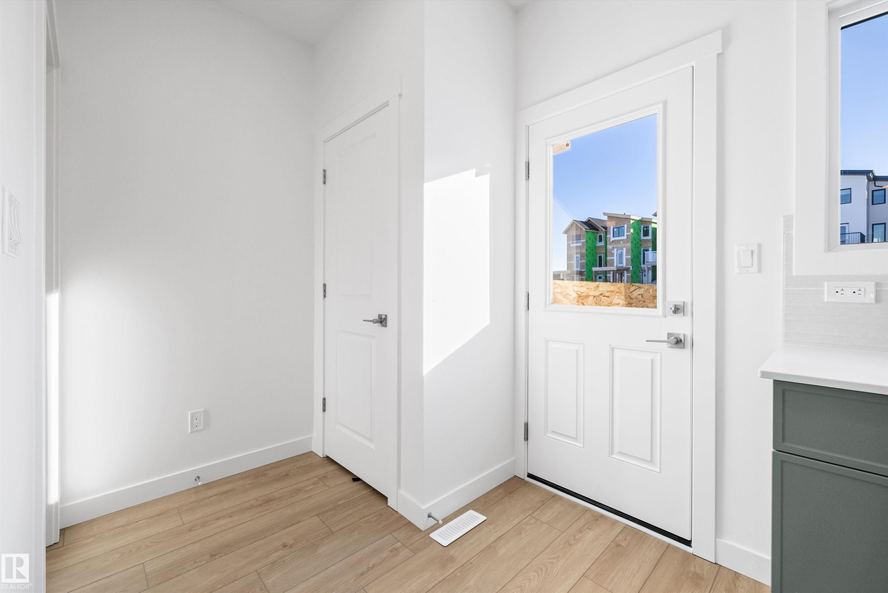 4594 Warbler Loop, Edmonton, AB - Indoor Photo Showing Other Room