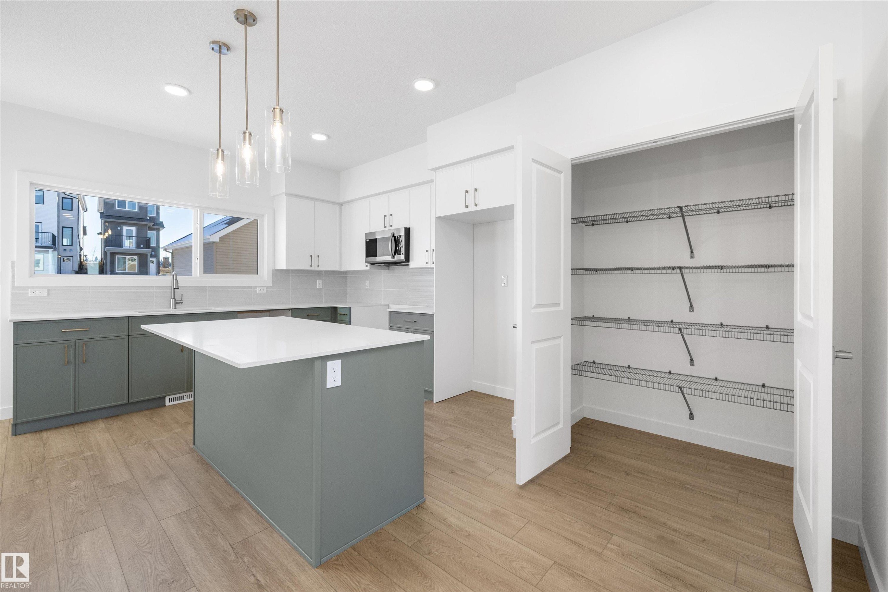 4594 Warbler Loop, Edmonton, AB - Indoor Photo Showing Kitchen