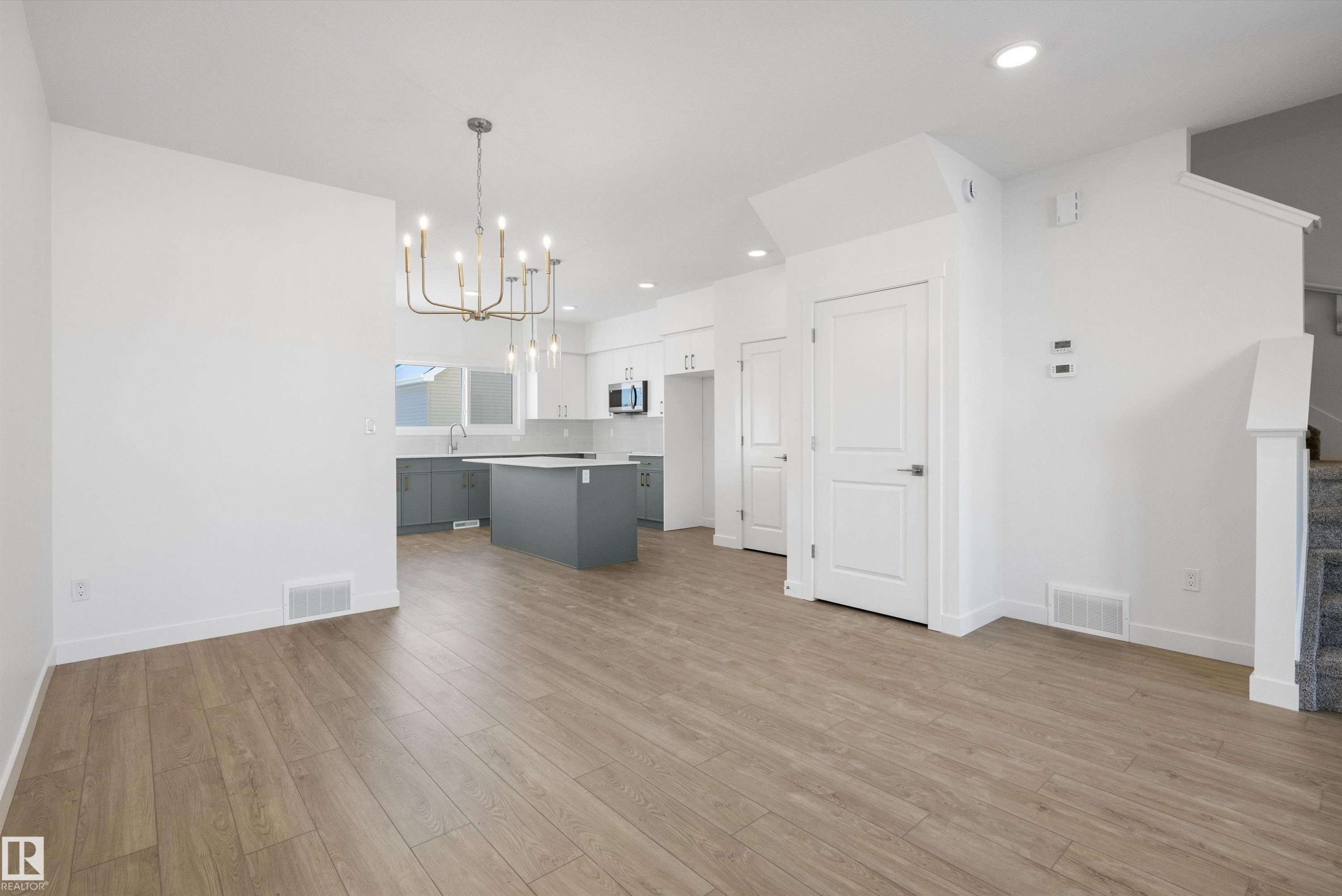 4594 Warbler Loop, Edmonton, AB - Indoor Photo Showing Kitchen