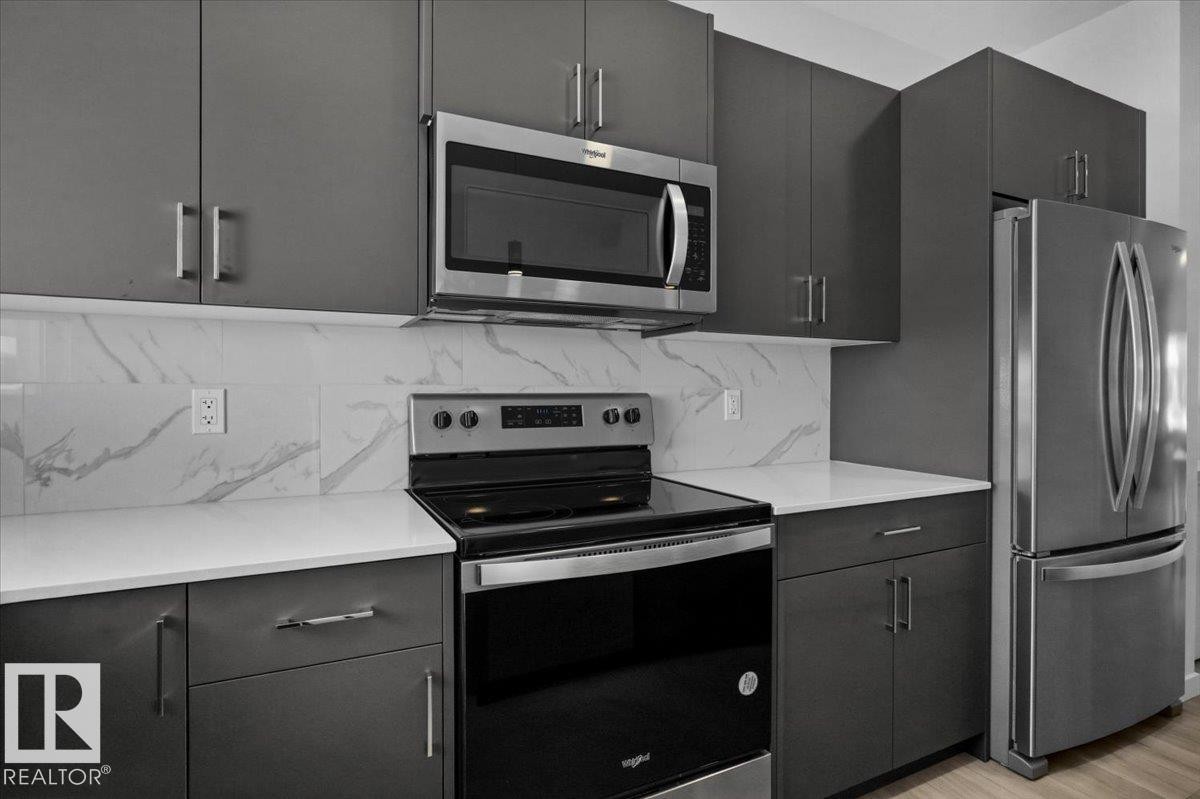3323 Erlanger Bend, Edmonton, AB - Indoor Photo Showing Kitchen With Stainless Steel Kitchen