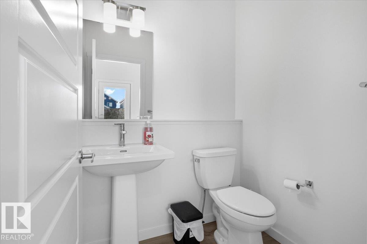 3323 Erlanger Bend, Edmonton, AB - Indoor Photo Showing Bathroom