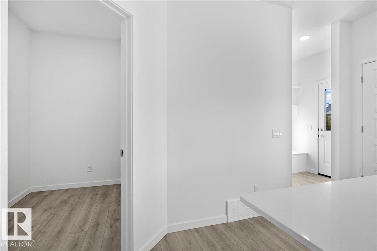 3323 Erlanger Bend, Edmonton, AB - Indoor Photo Showing Other Room
