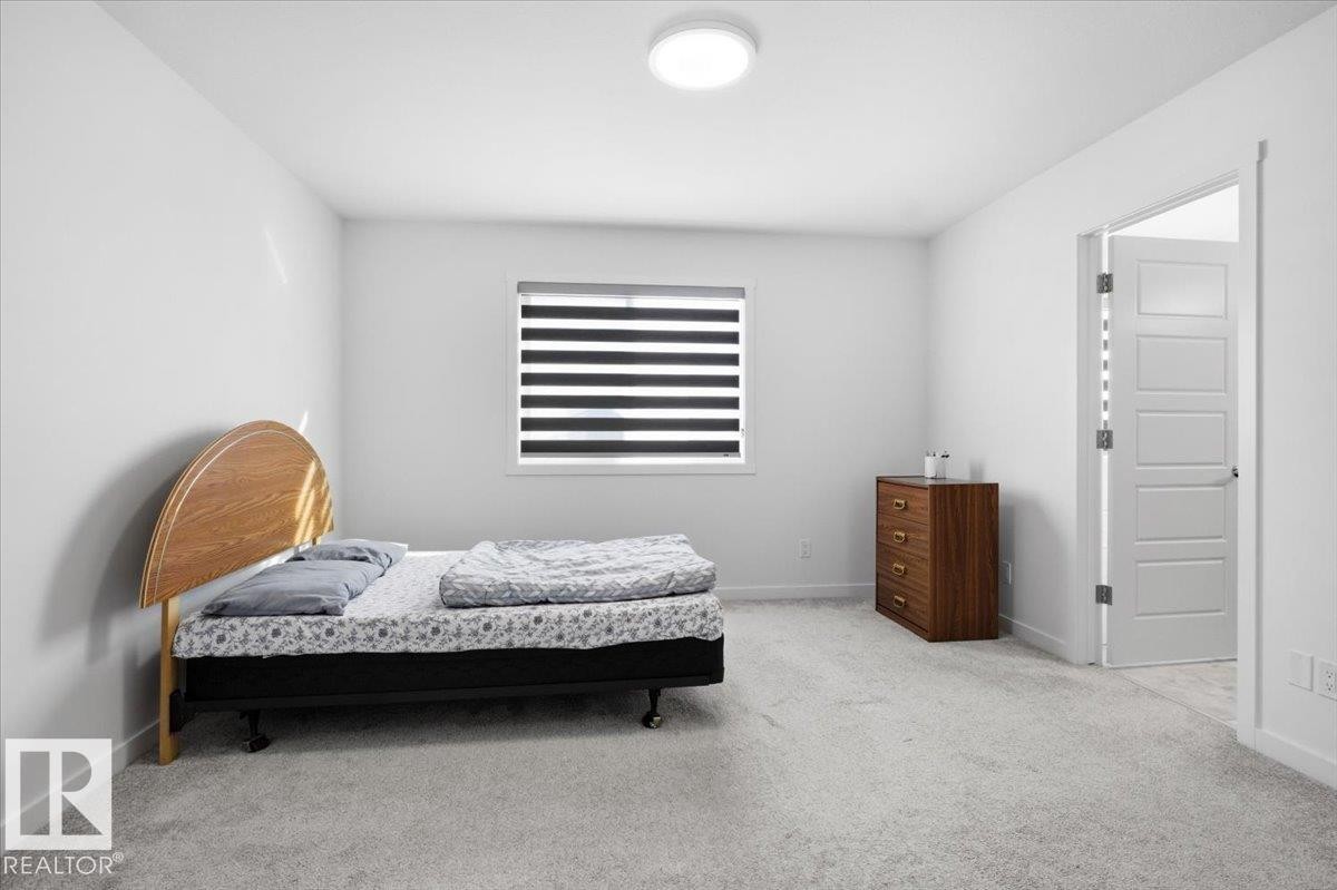 3323 Erlanger Bend, Edmonton, AB - Indoor Photo Showing Bedroom