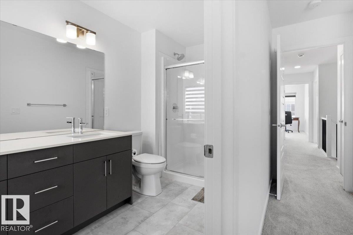 3323 Erlanger Bend, Edmonton, AB - Indoor Photo Showing Bathroom