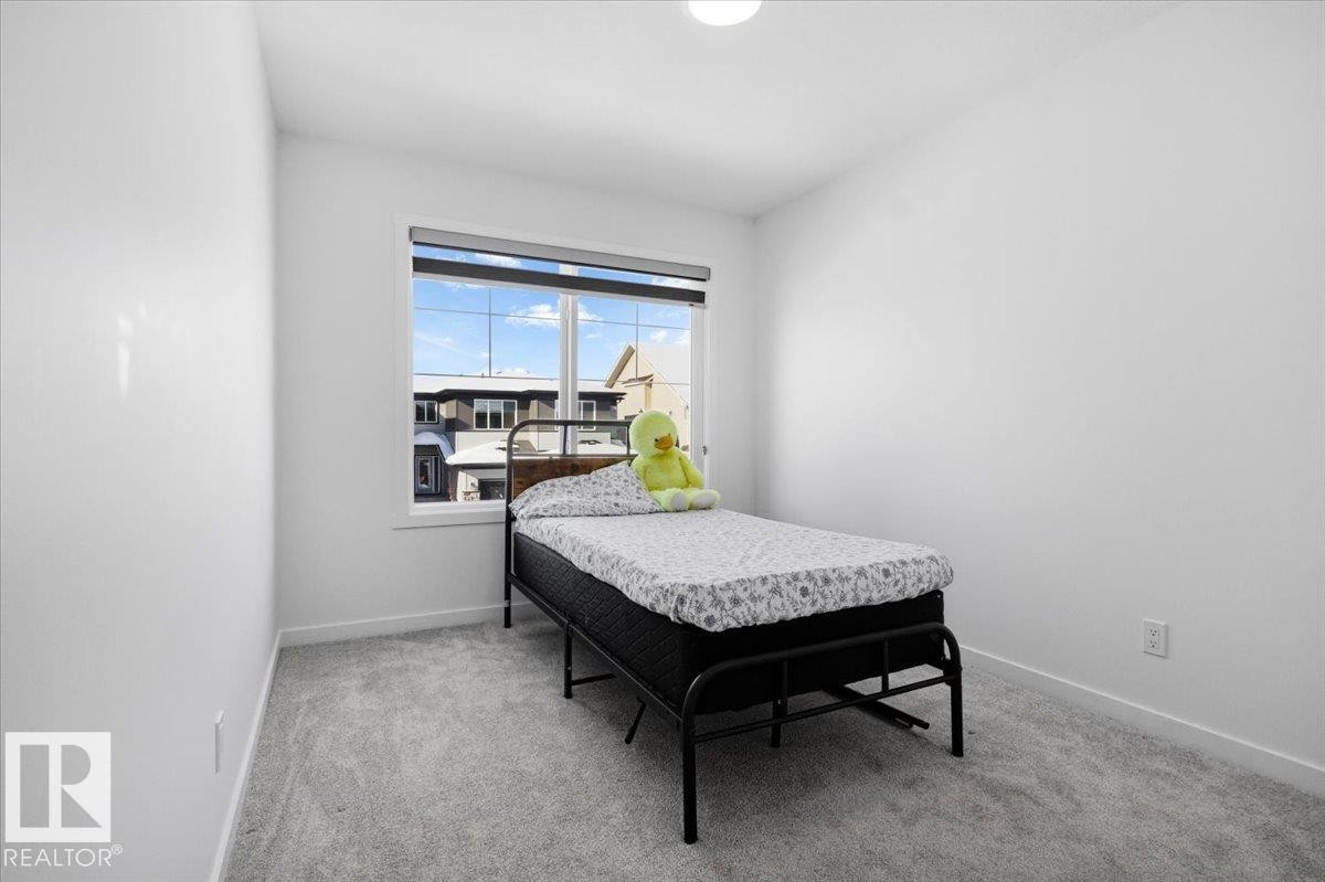 3323 Erlanger Bend, Edmonton, AB - Indoor Photo Showing Bedroom