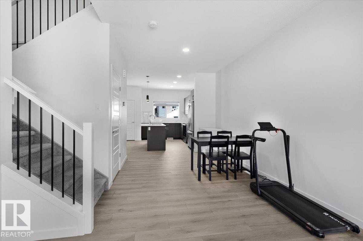 3323 Erlanger Bend, Edmonton, AB - Indoor Photo Showing Other Room