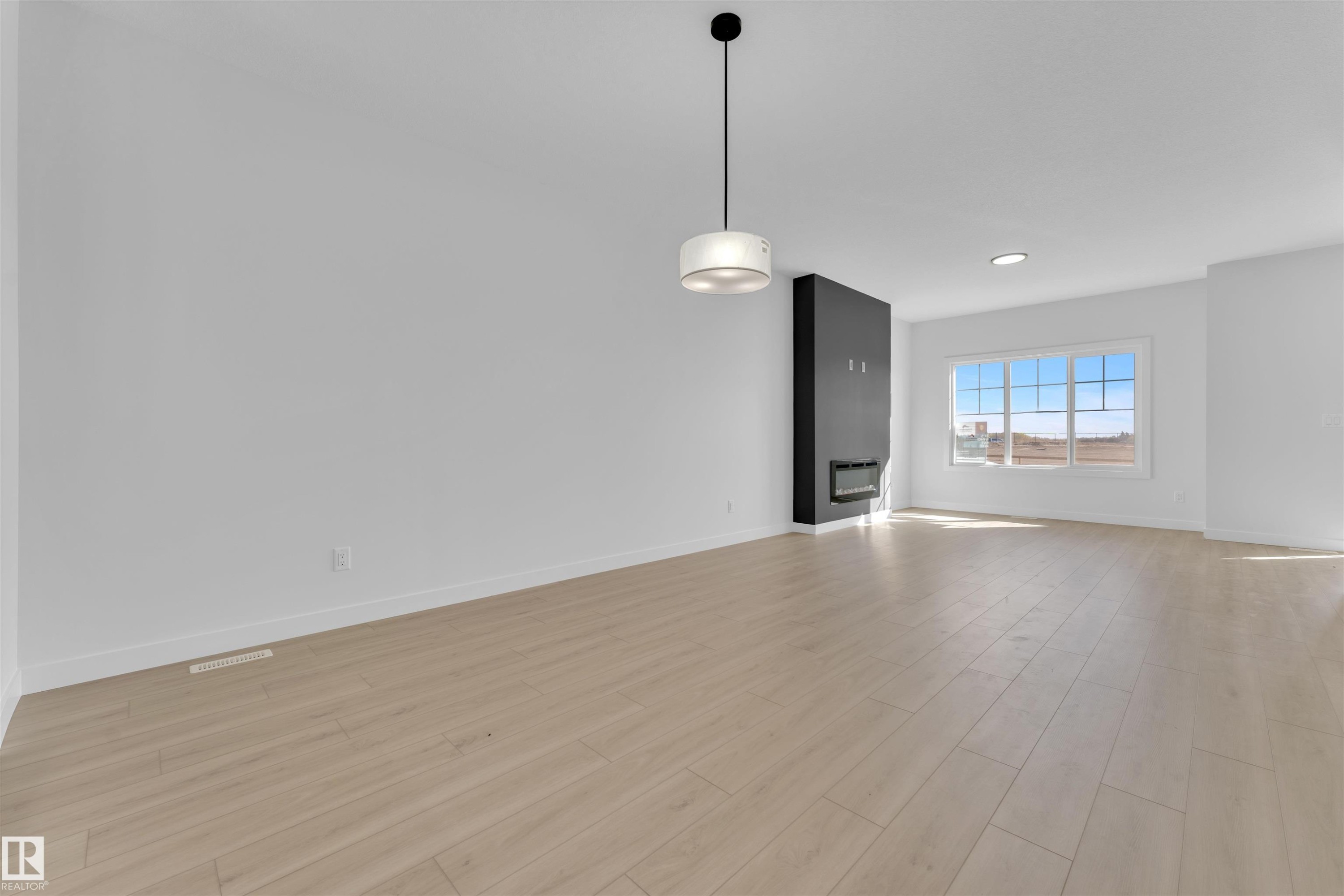 752 Mattson Drive, Edmonton, AB - Indoor Photo Showing Other Room