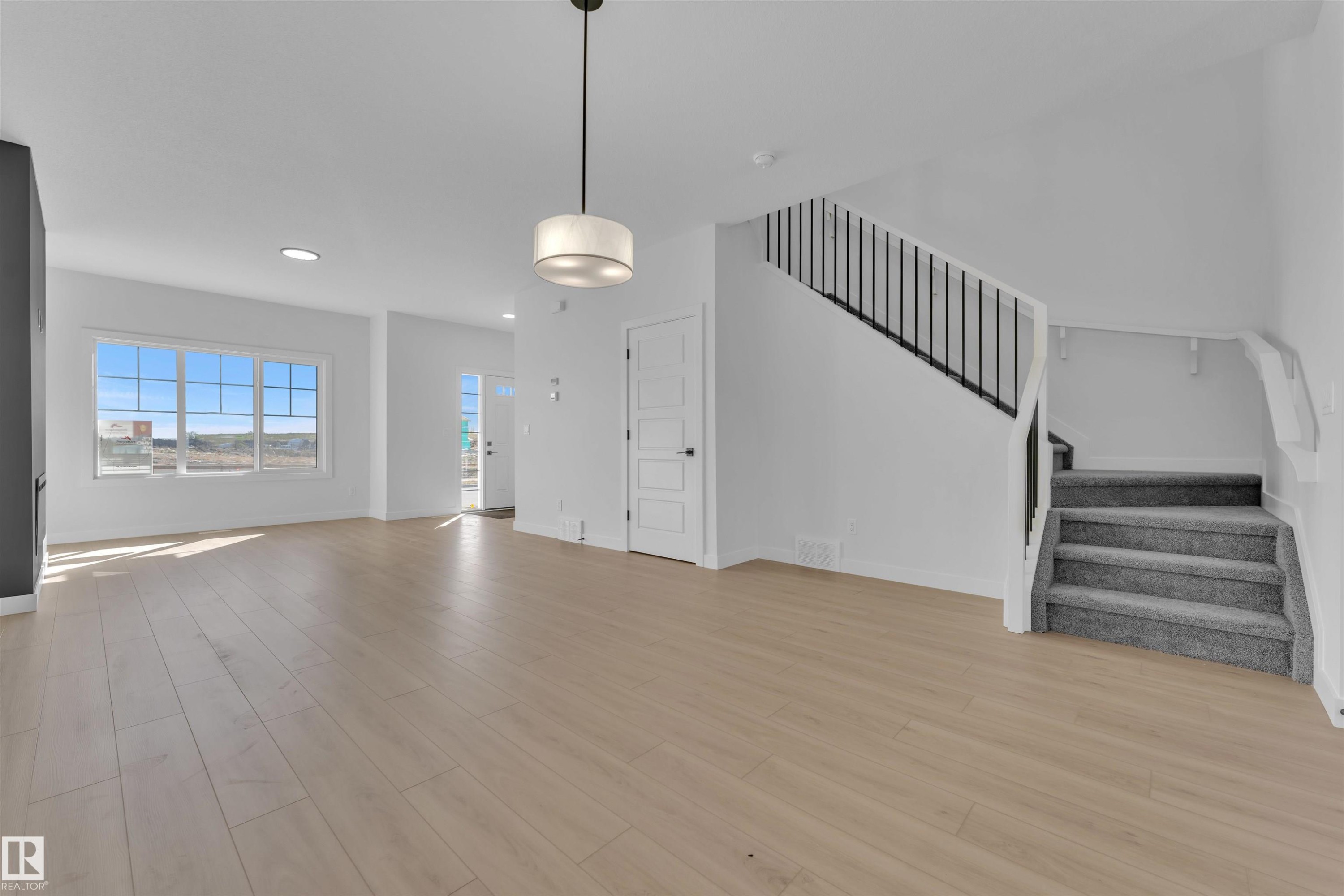 752 Mattson Drive, Edmonton, AB - Indoor Photo Showing Other Room