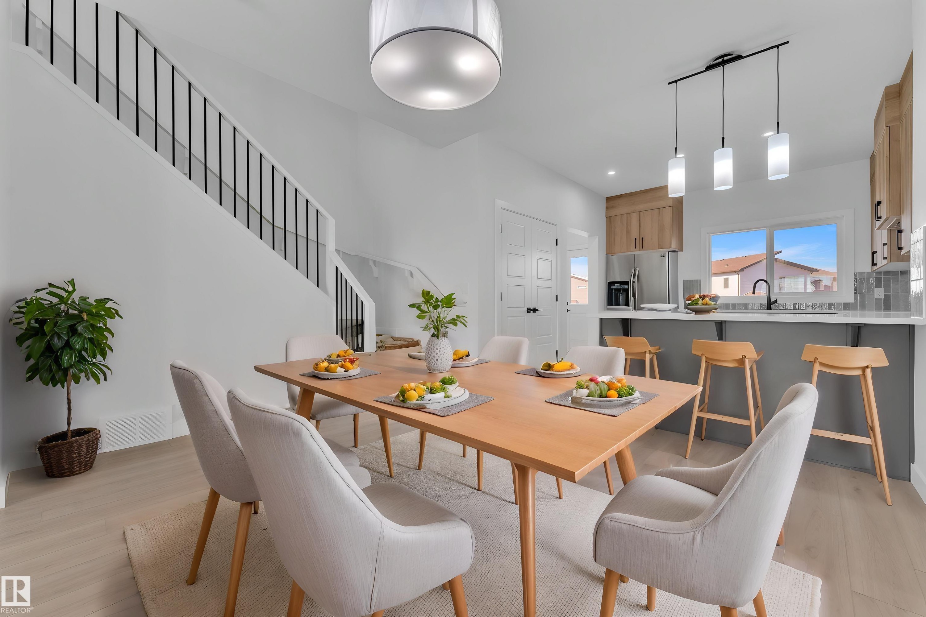 752 Mattson Drive, Edmonton, AB - Indoor Photo Showing Dining Room