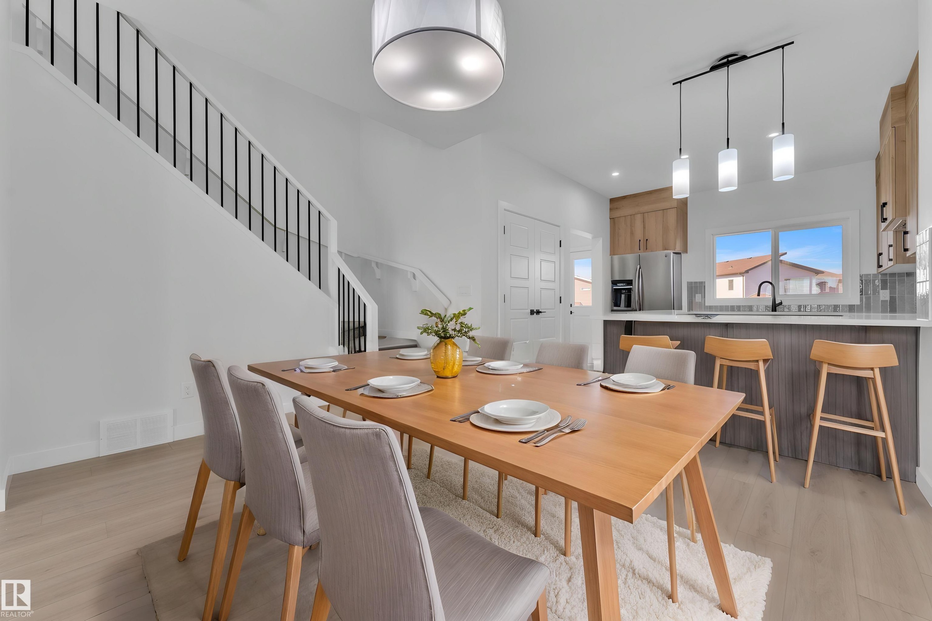 752 Mattson Drive, Edmonton, AB - Indoor Photo Showing Dining Room