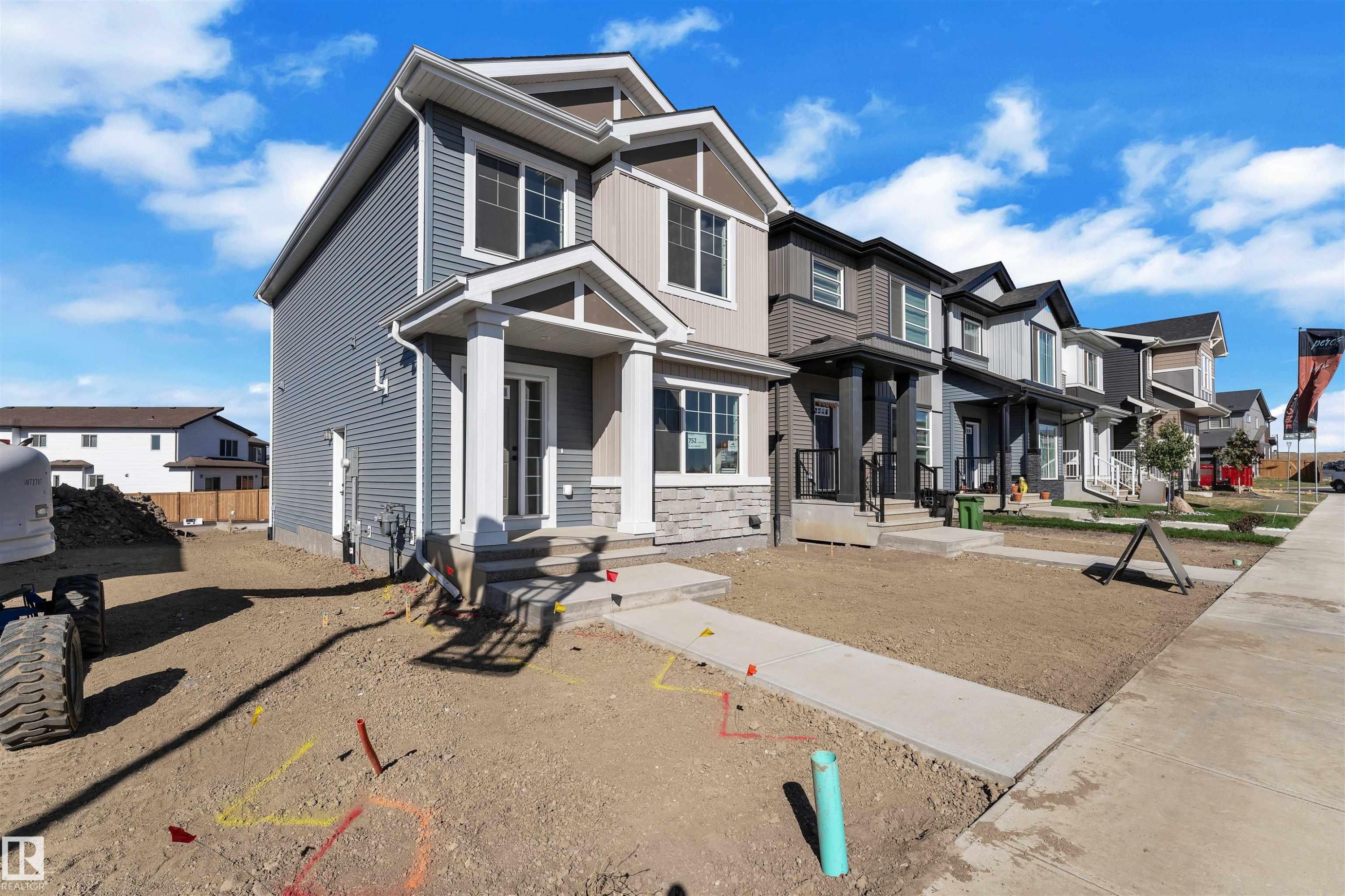 752 Mattson Drive, Edmonton, AB - Outdoor With Facade