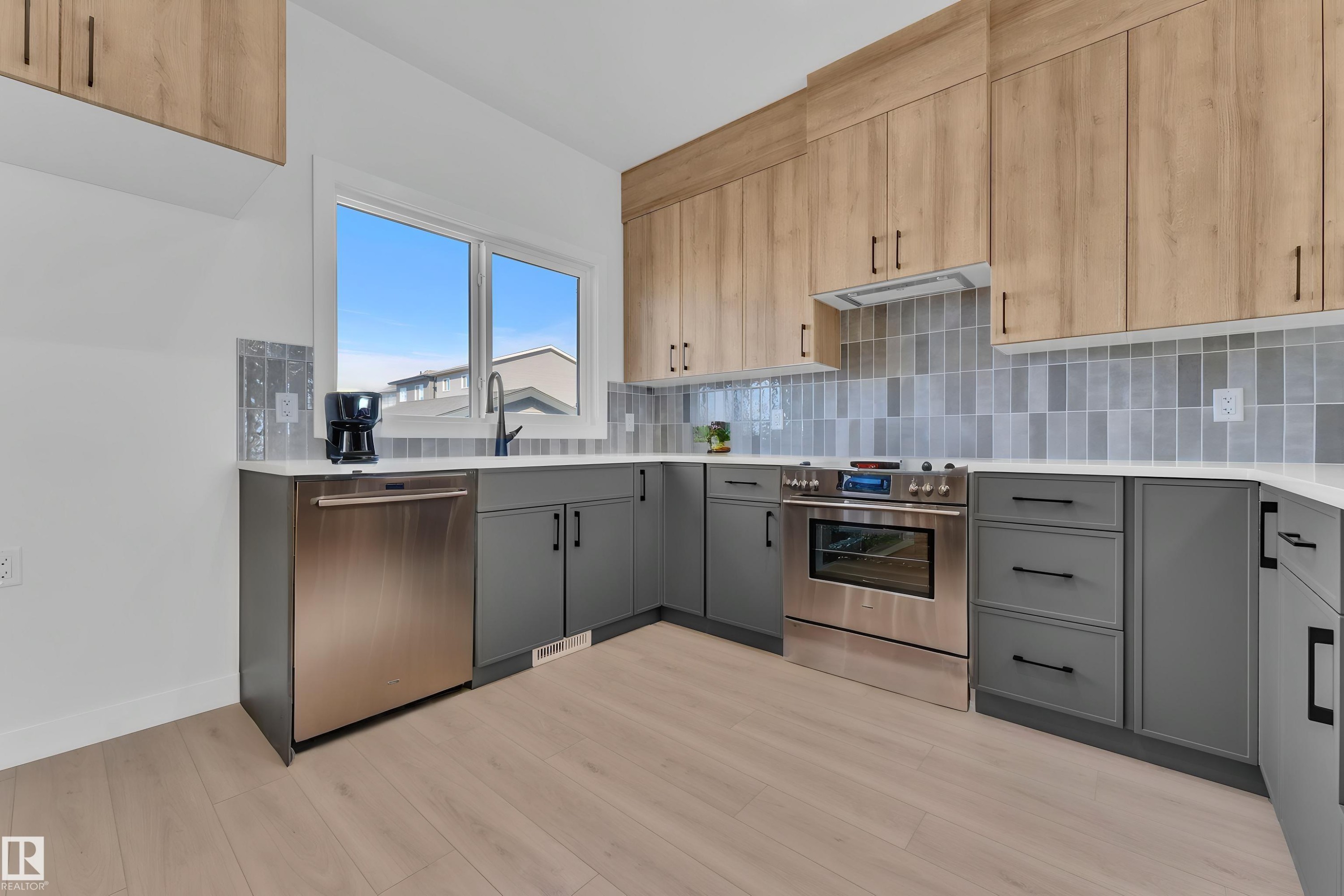 752 Mattson Drive, Edmonton, AB - Indoor Photo Showing Kitchen
