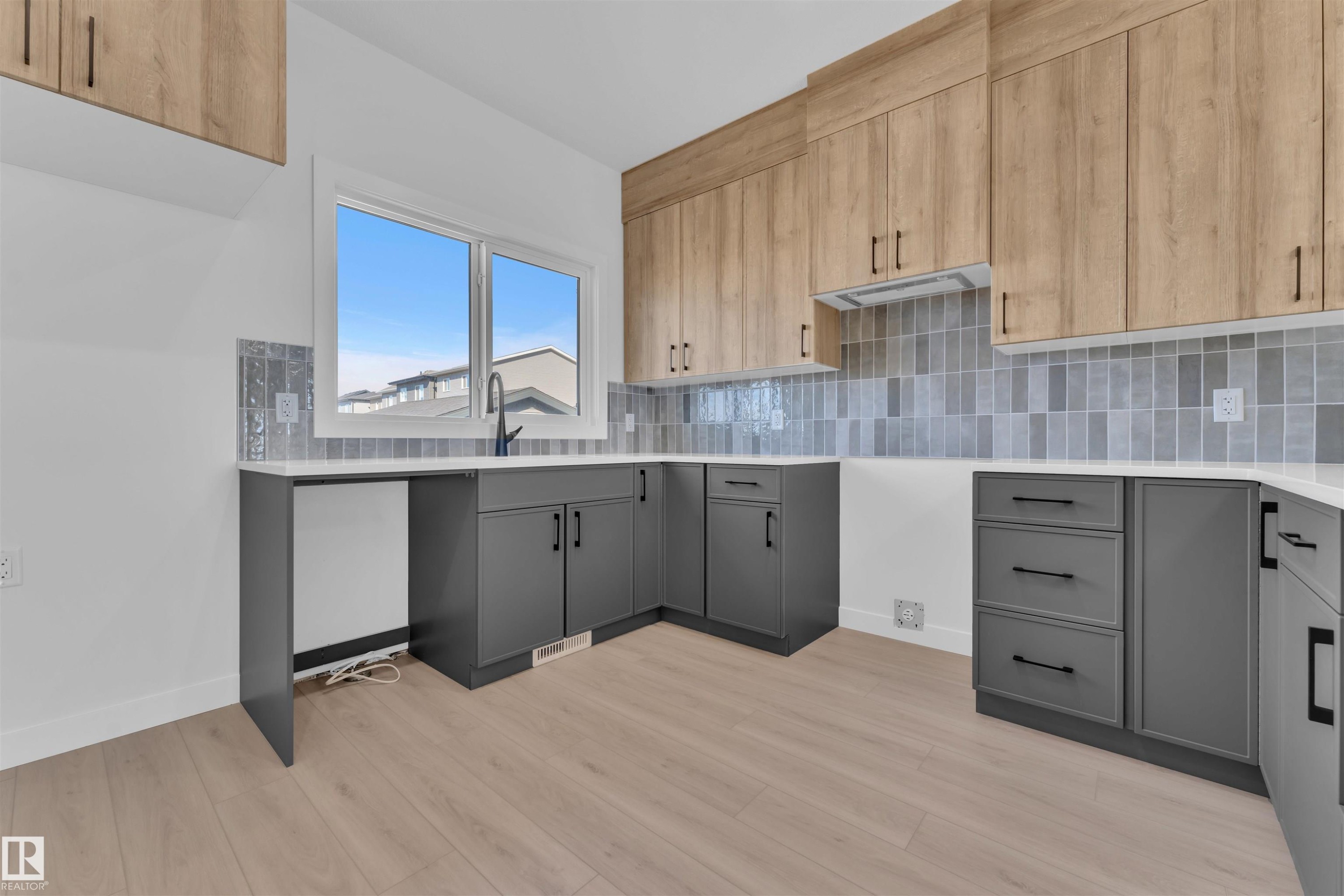 752 Mattson Drive, Edmonton, AB - Indoor Photo Showing Kitchen